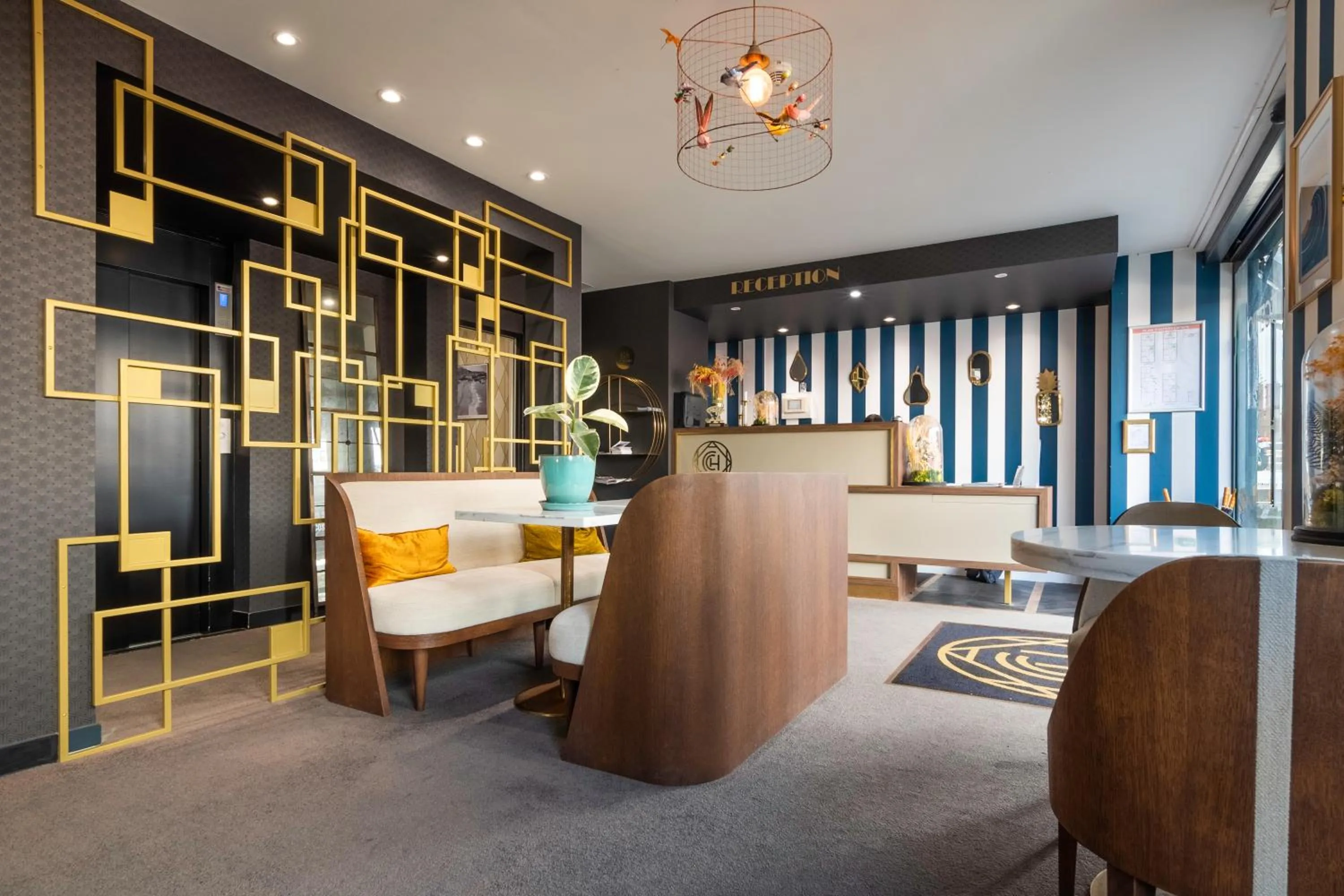 Lobby or reception in Hôtel Cosmopolitain