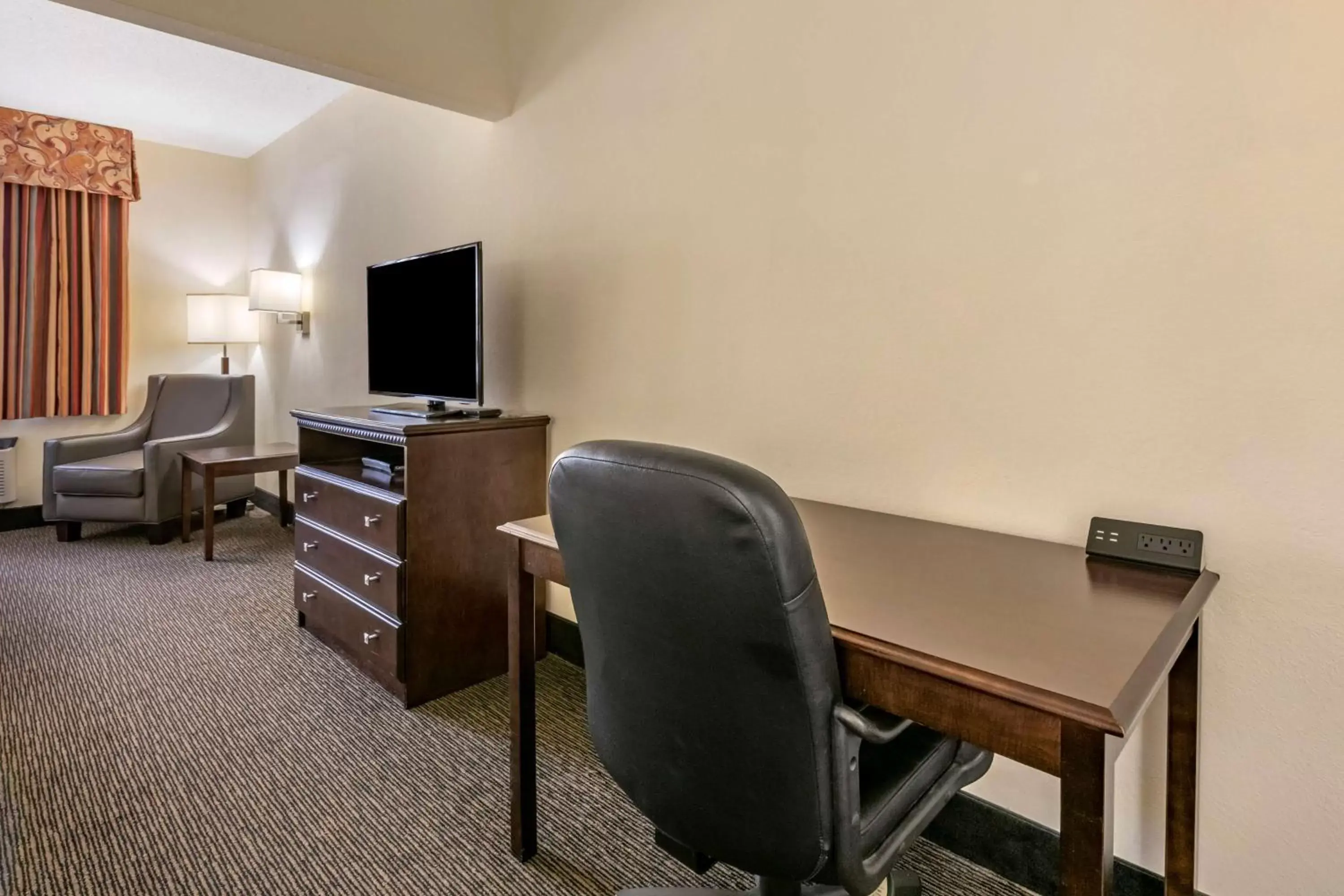 TV and multimedia, TV/Entertainment Center in Best Western Gateway Grand