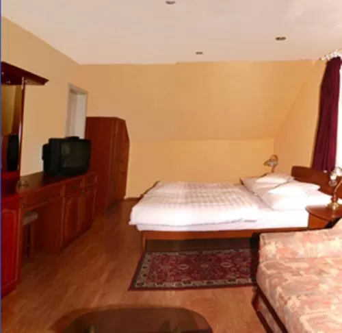 Photo of the whole room, Bed in Szieszta Panzió