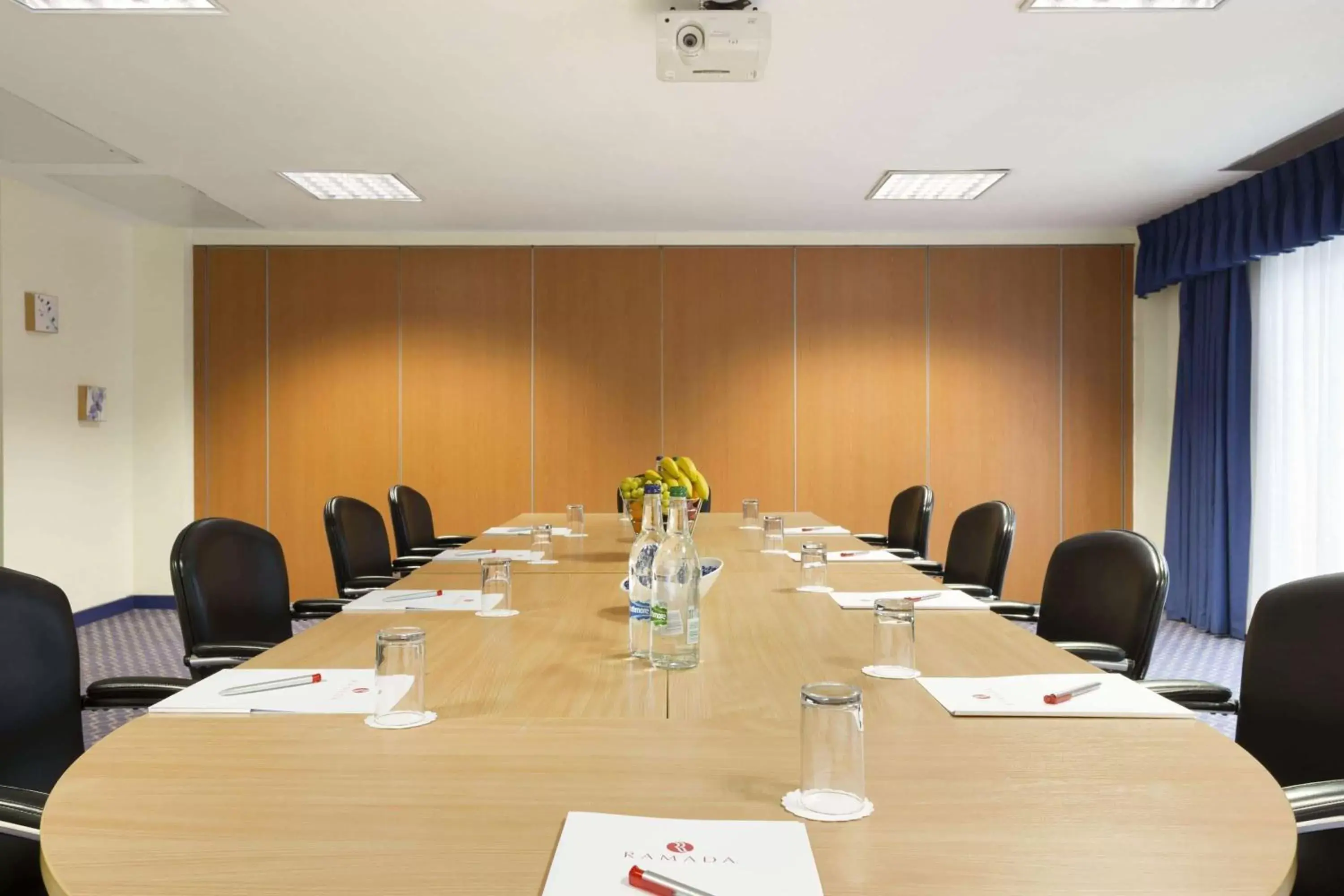 Meeting/conference room in Ramada London North