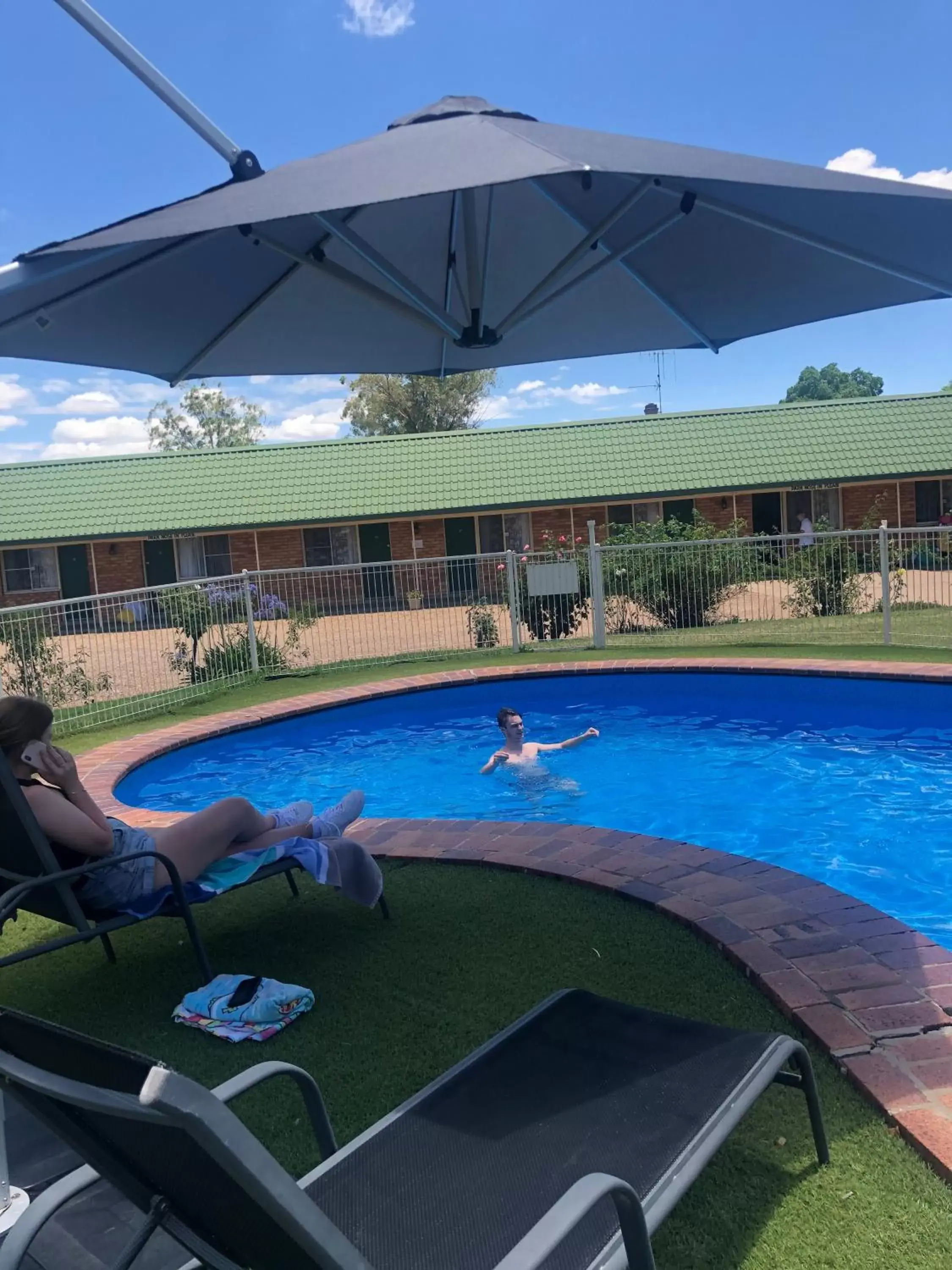 Swimming Pool in Bridge Motel Wellington