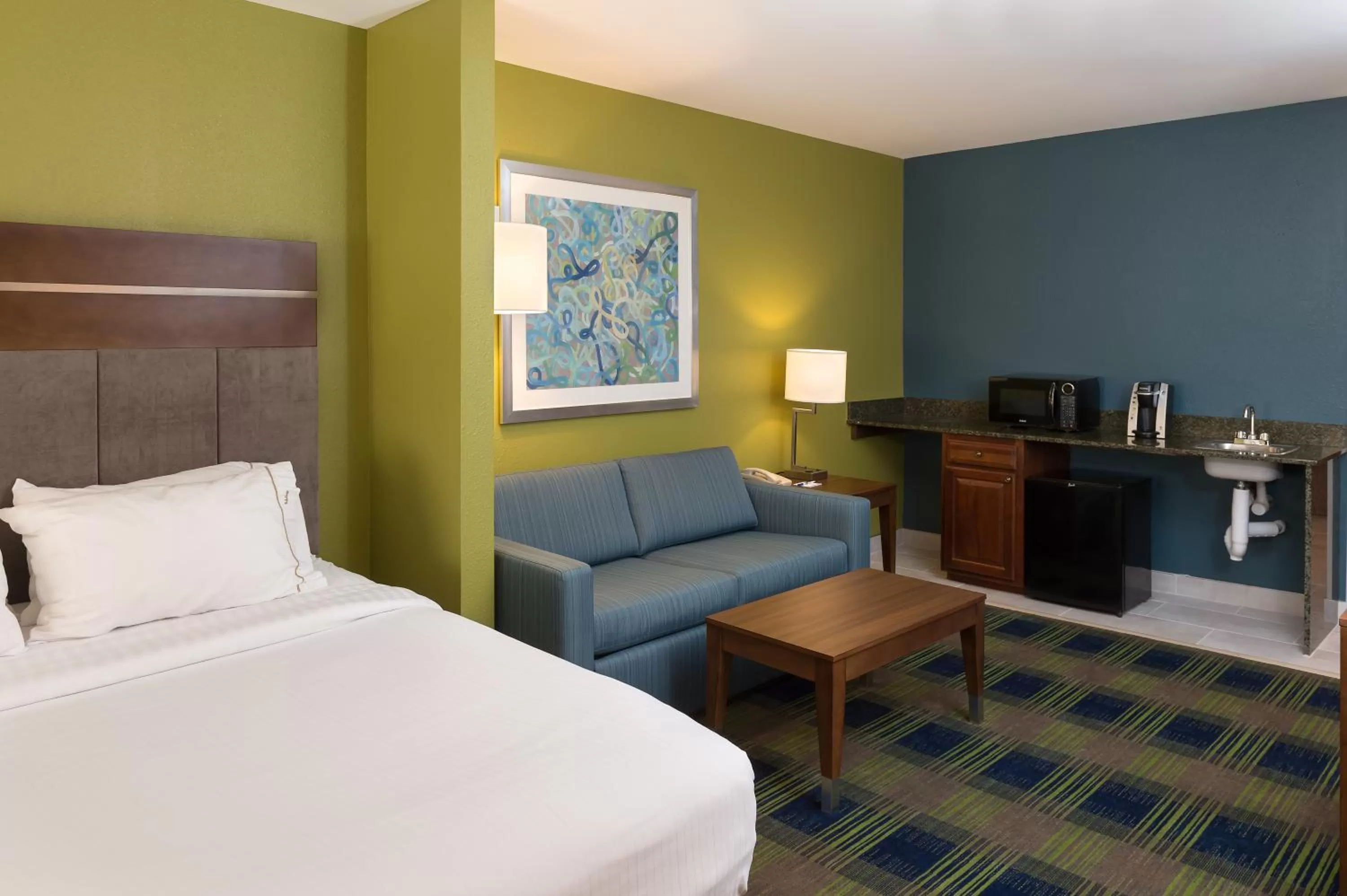 Kitchen or kitchenette, Bed in Holiday Inn Express Hotel & Suites Clifton Park by IHG