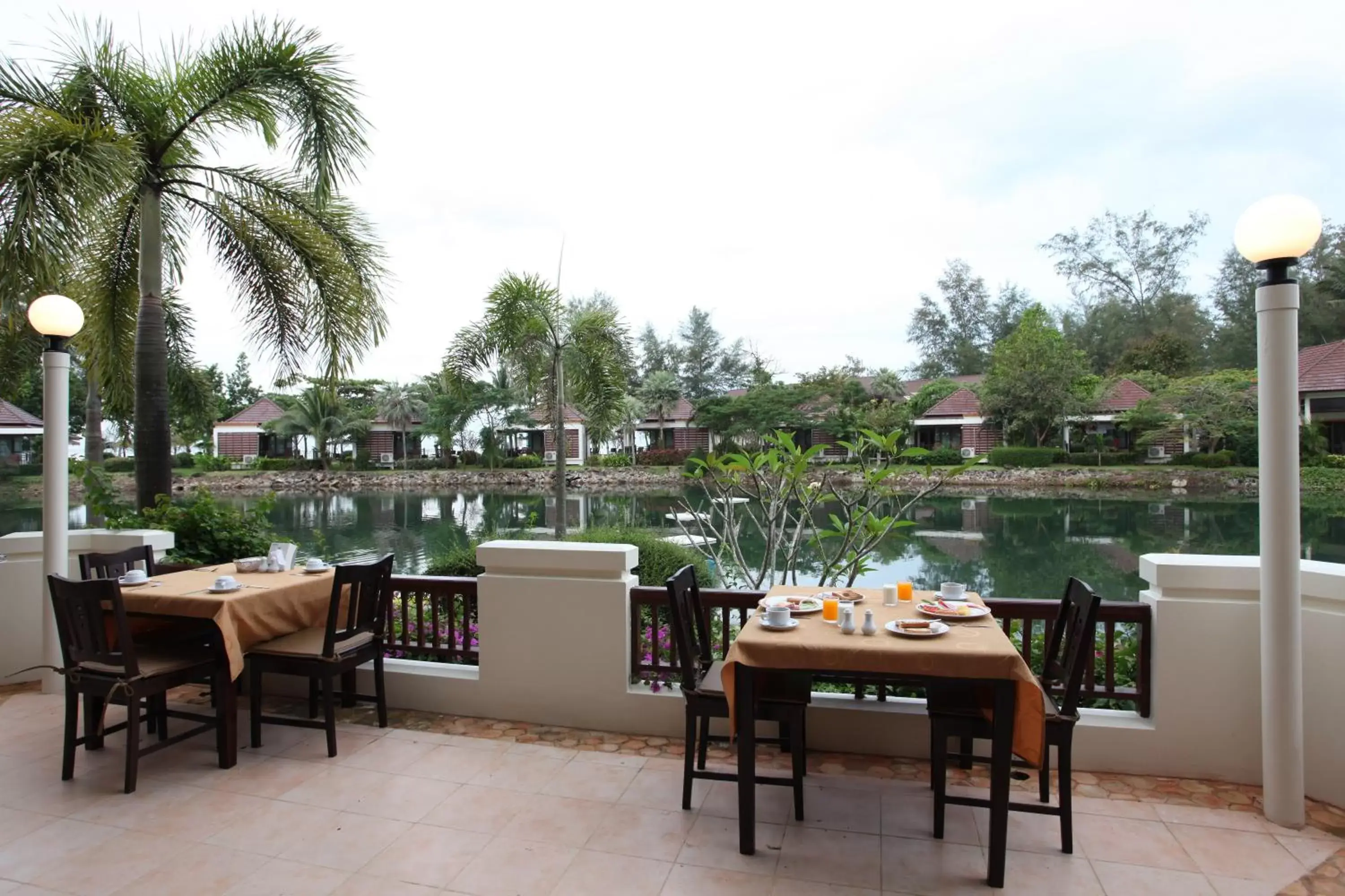 Breakfast, Restaurant/Places to Eat in Bhu Tarn Koh Chang Resort & Spa