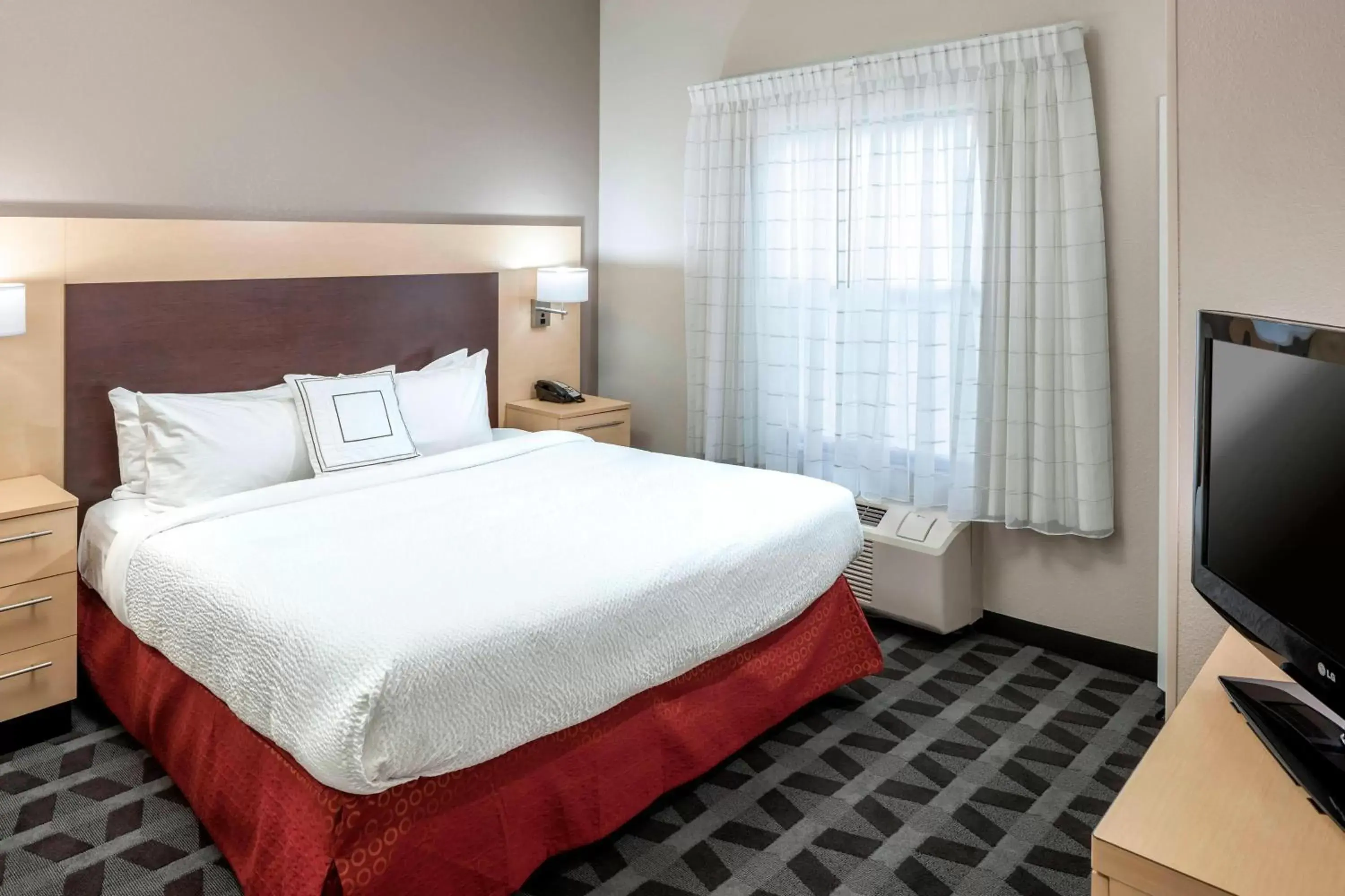 Bedroom, Bed in TownePlace Suites Columbus