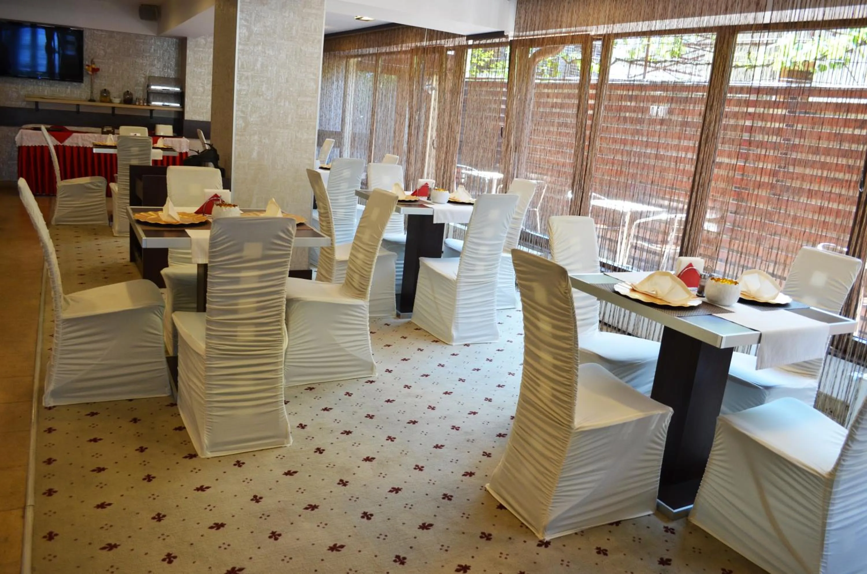 Restaurant/places to eat in Hotel Premier