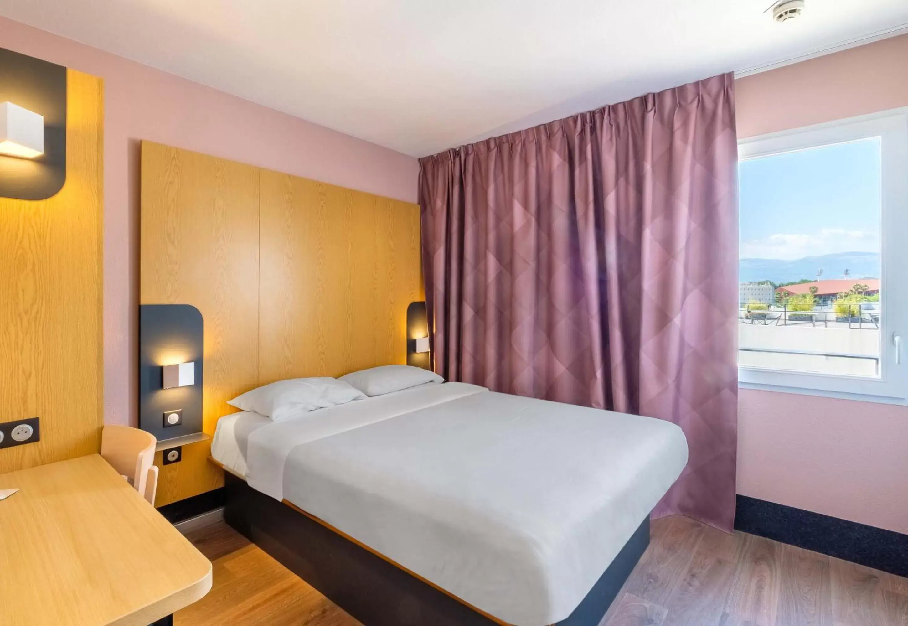 Bedroom, Bed in B&B HOTEL Cannes La Bocca Plage