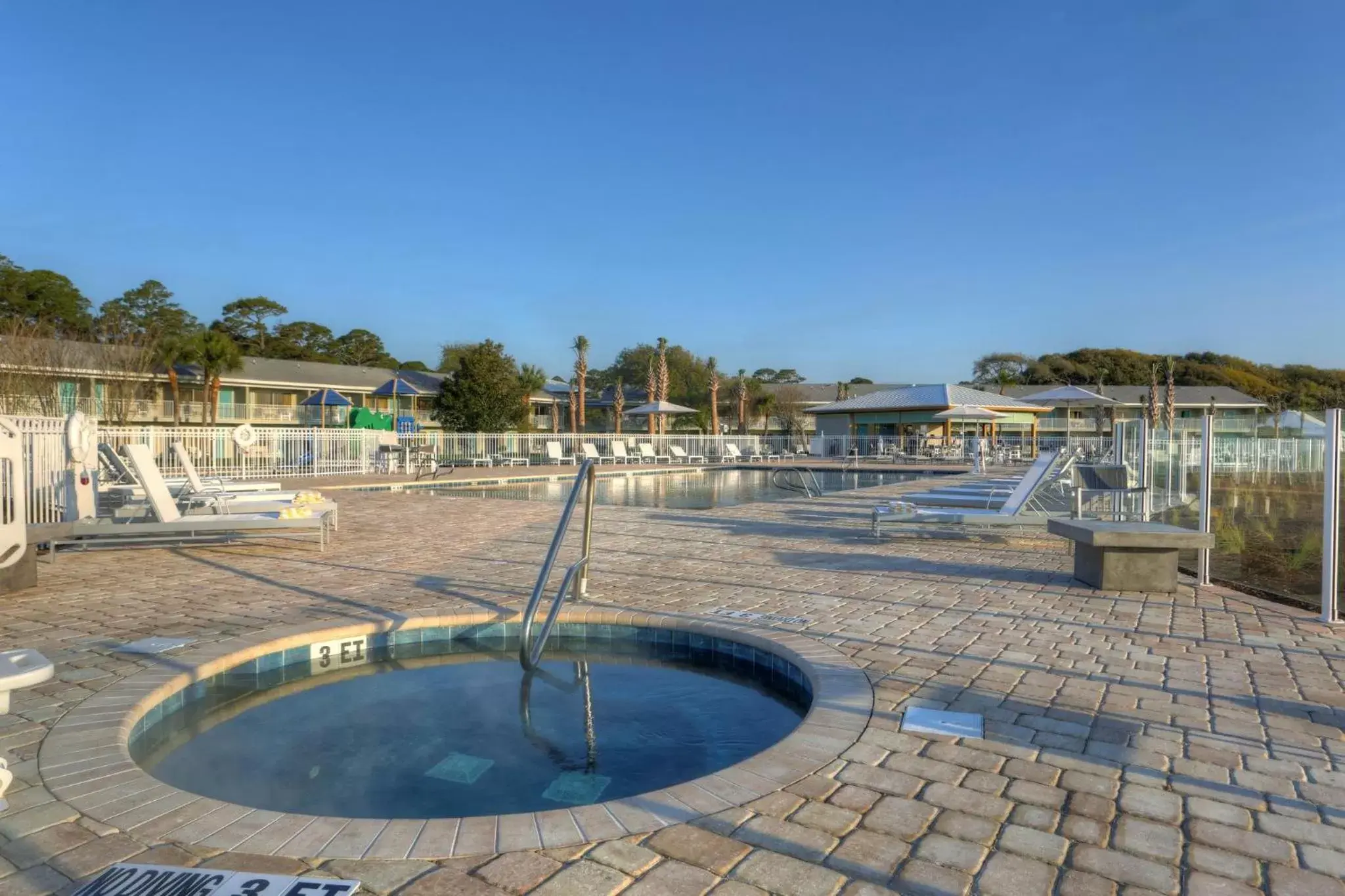 Swimming Pool in Holiday Inn Resort Jekyll Island, an IHG Hotel