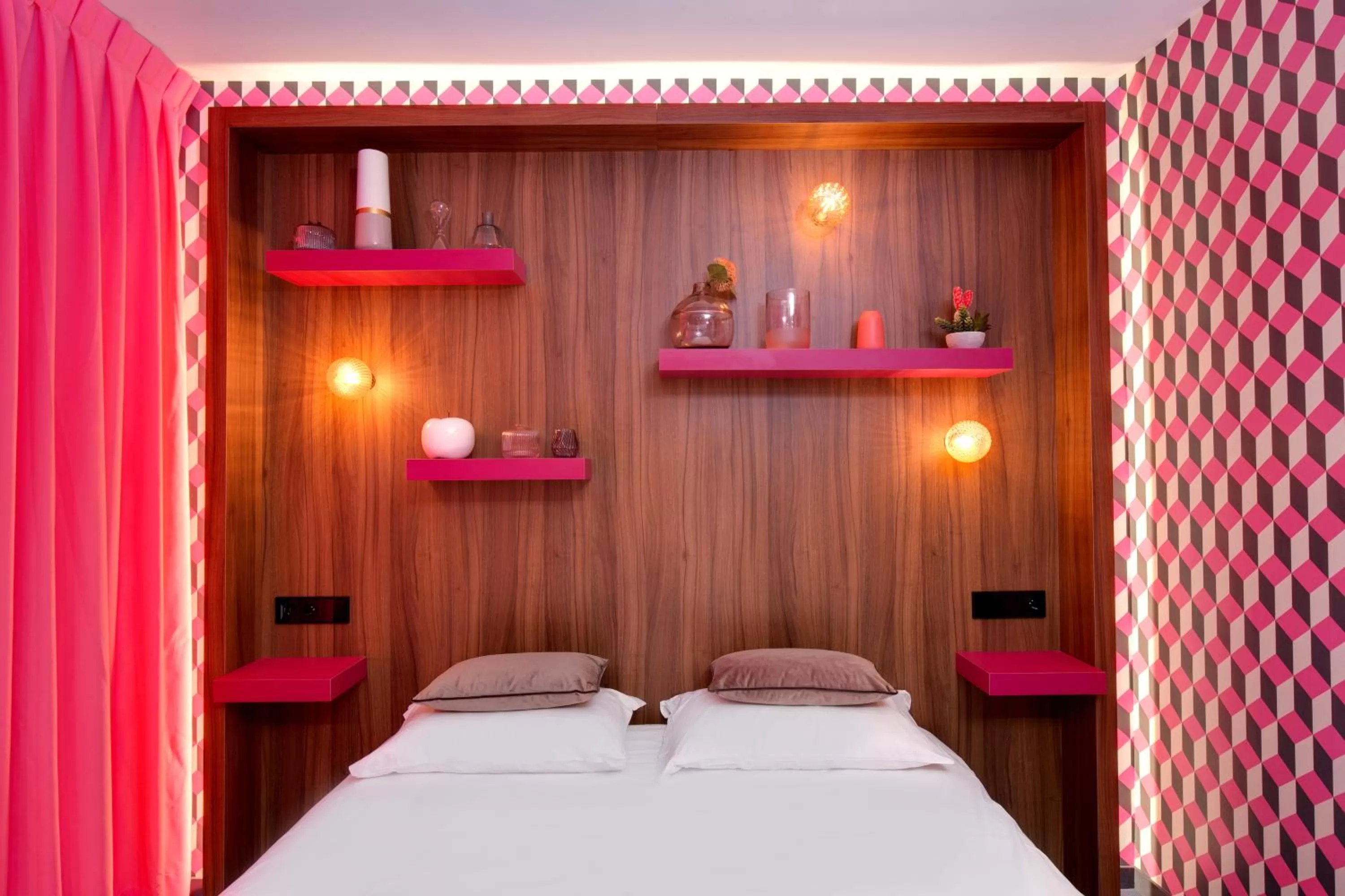 Photo of the whole room, Bed in Hôtel Montmorency & Spa