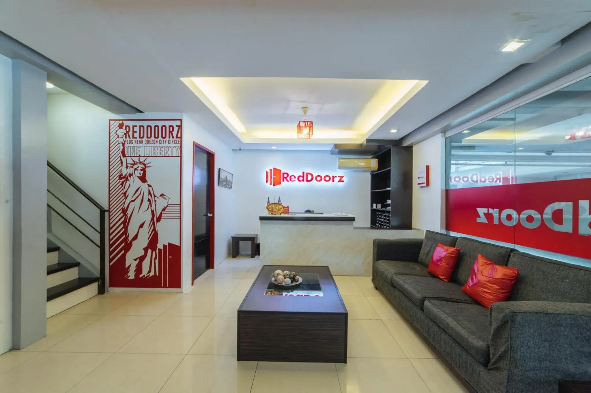 Lobby or reception in RedDoorz Plus at One Liberty Hotel Kalayaan Avenue