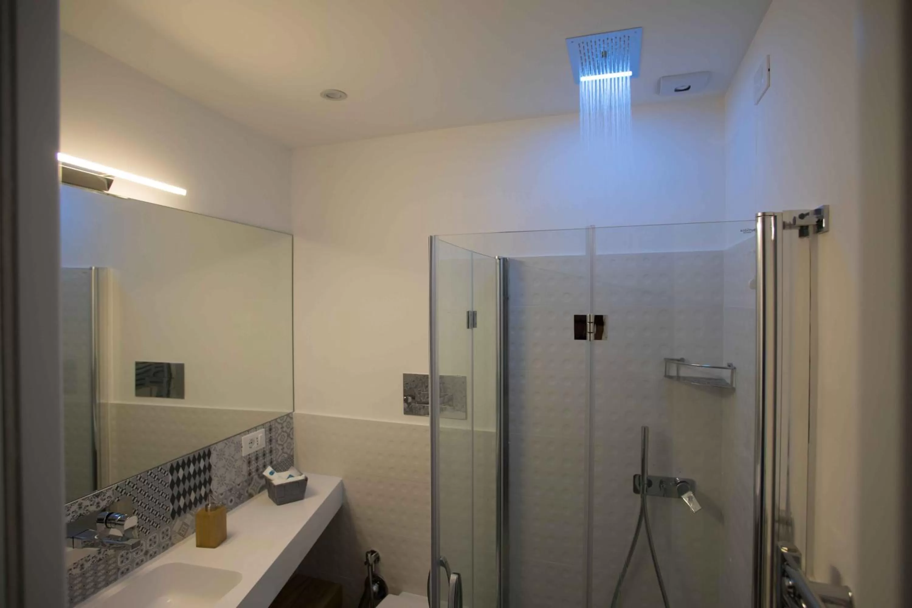 Shower in Le Quattro Stagioni - Rooms & Suites