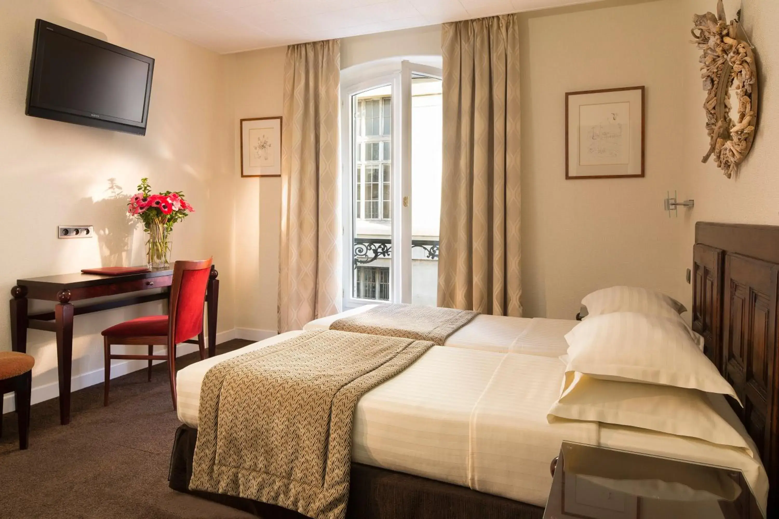 Day, Bed in Hôtel Delavigne