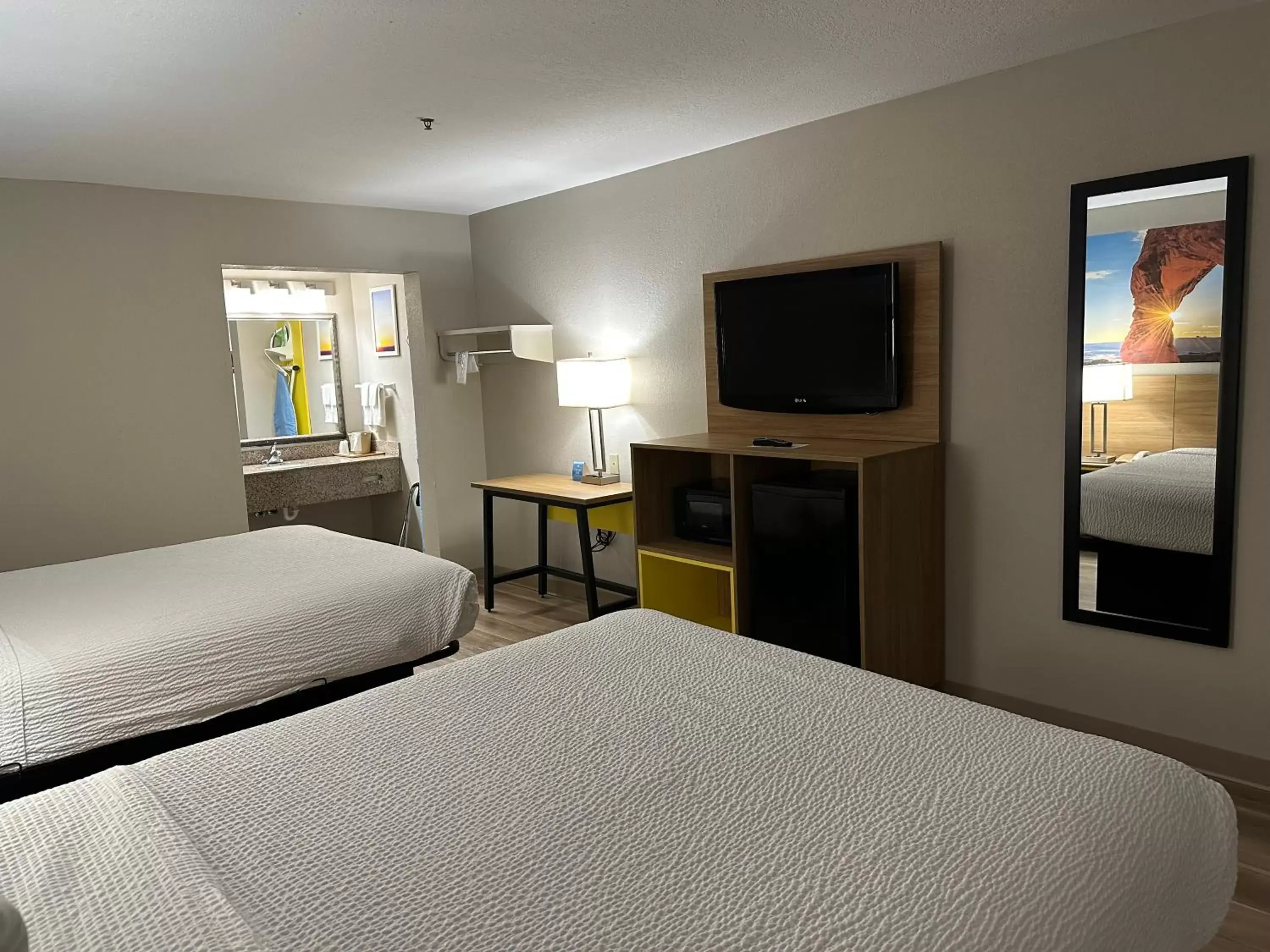 Photo of the whole room, Bed in Days Inn by Wyndham Oklahoma City