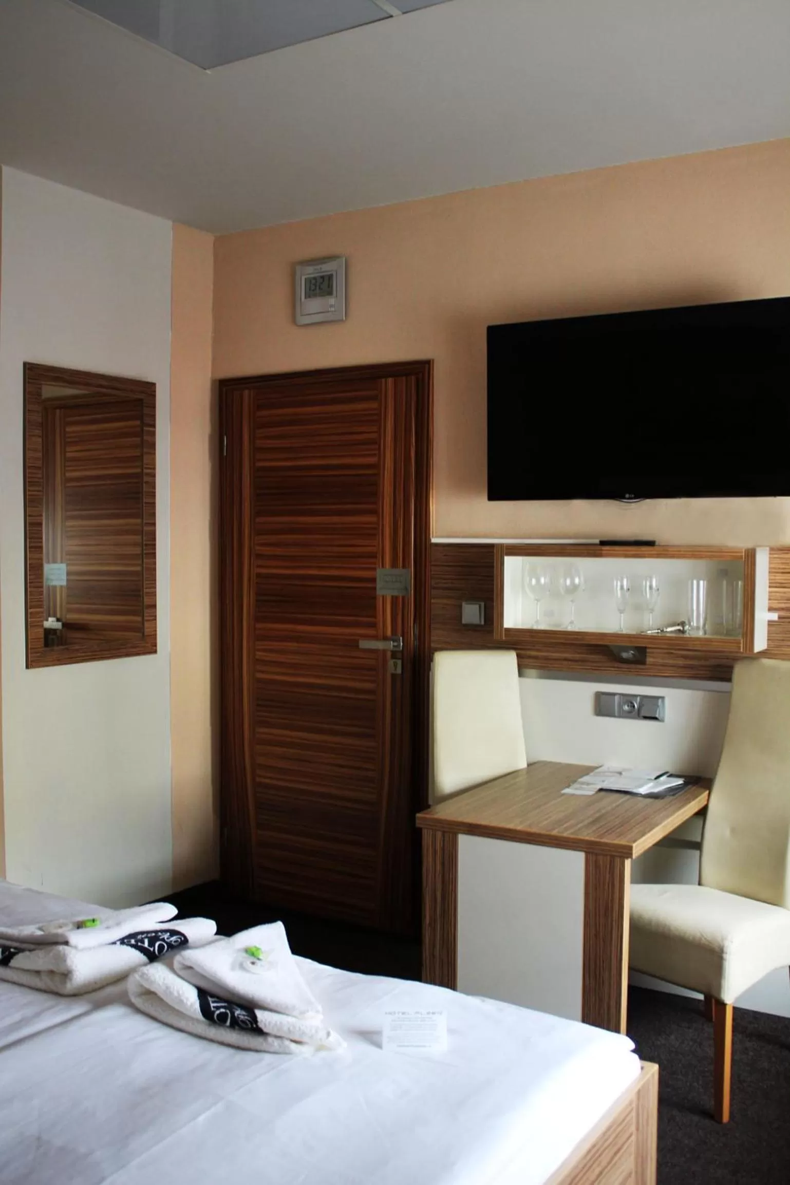 Living room, Bed in Hotel Plzeň