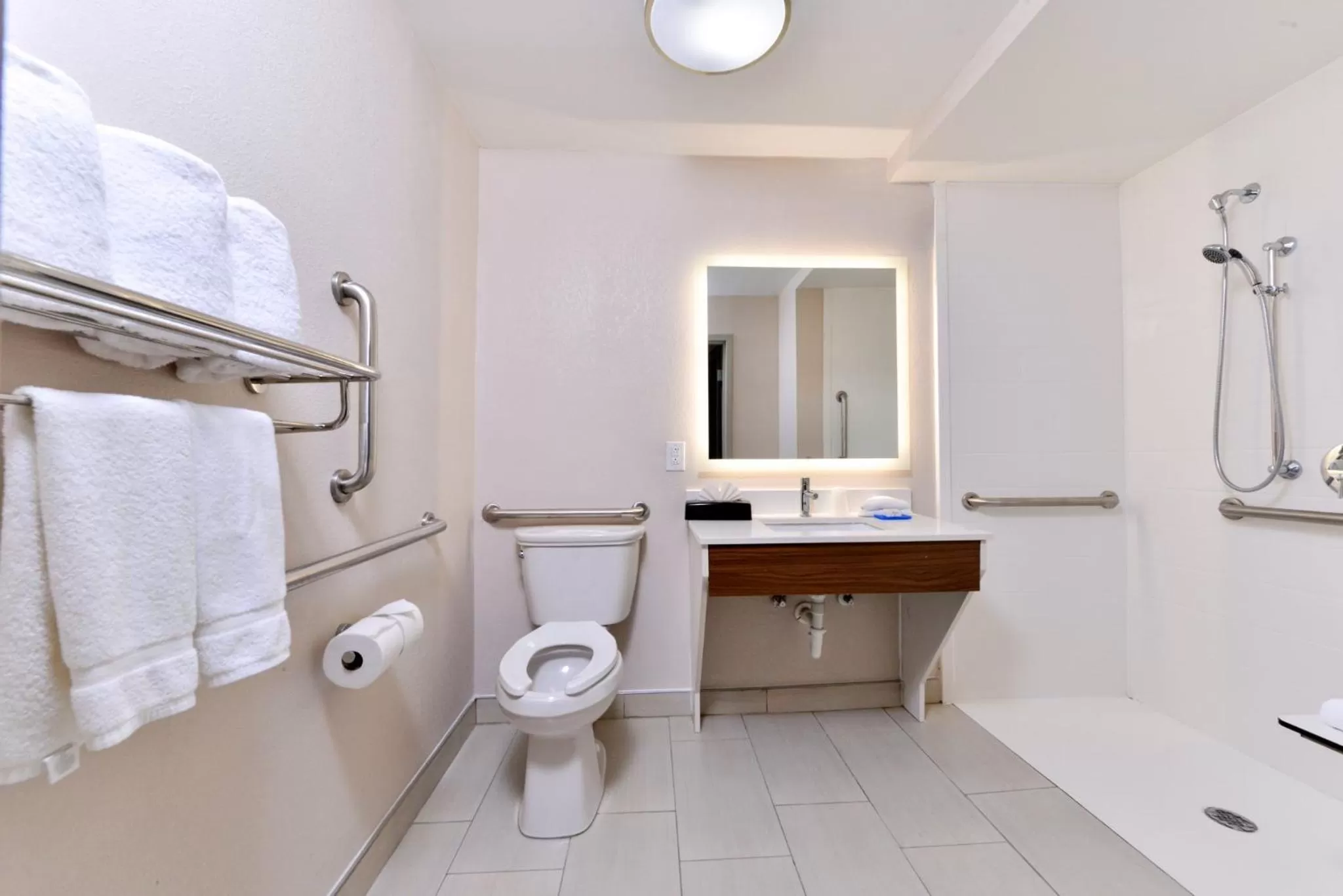 Photo of the whole room in Holiday Inn Express Winston-Salem Medical Ctr Area