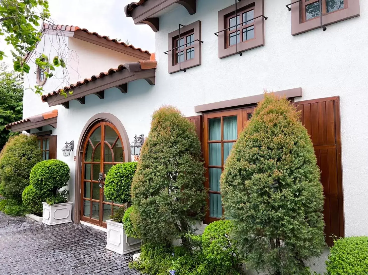 Property building in Villa Seville Property building in Villa Seville