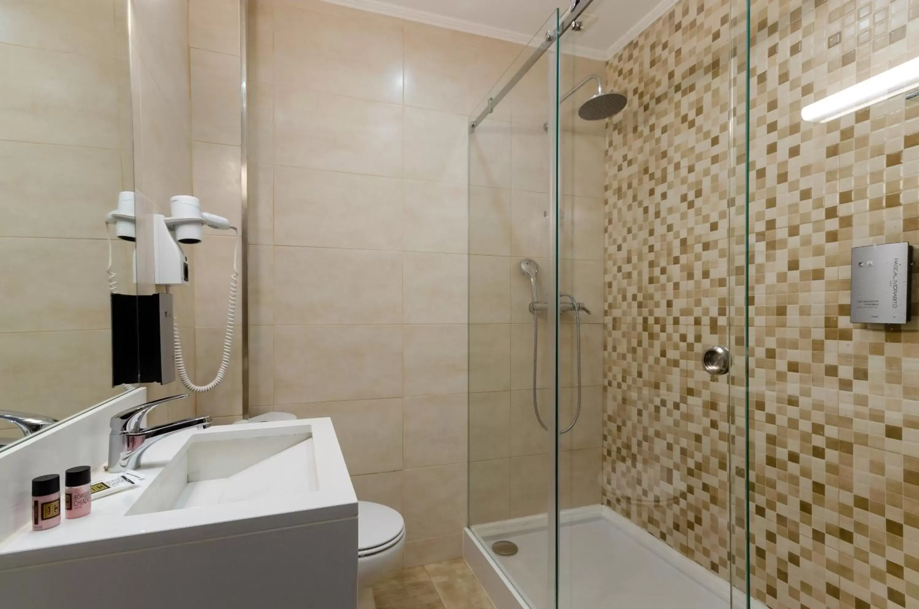 Shower, Bathroom in Hotel Borges Chiado