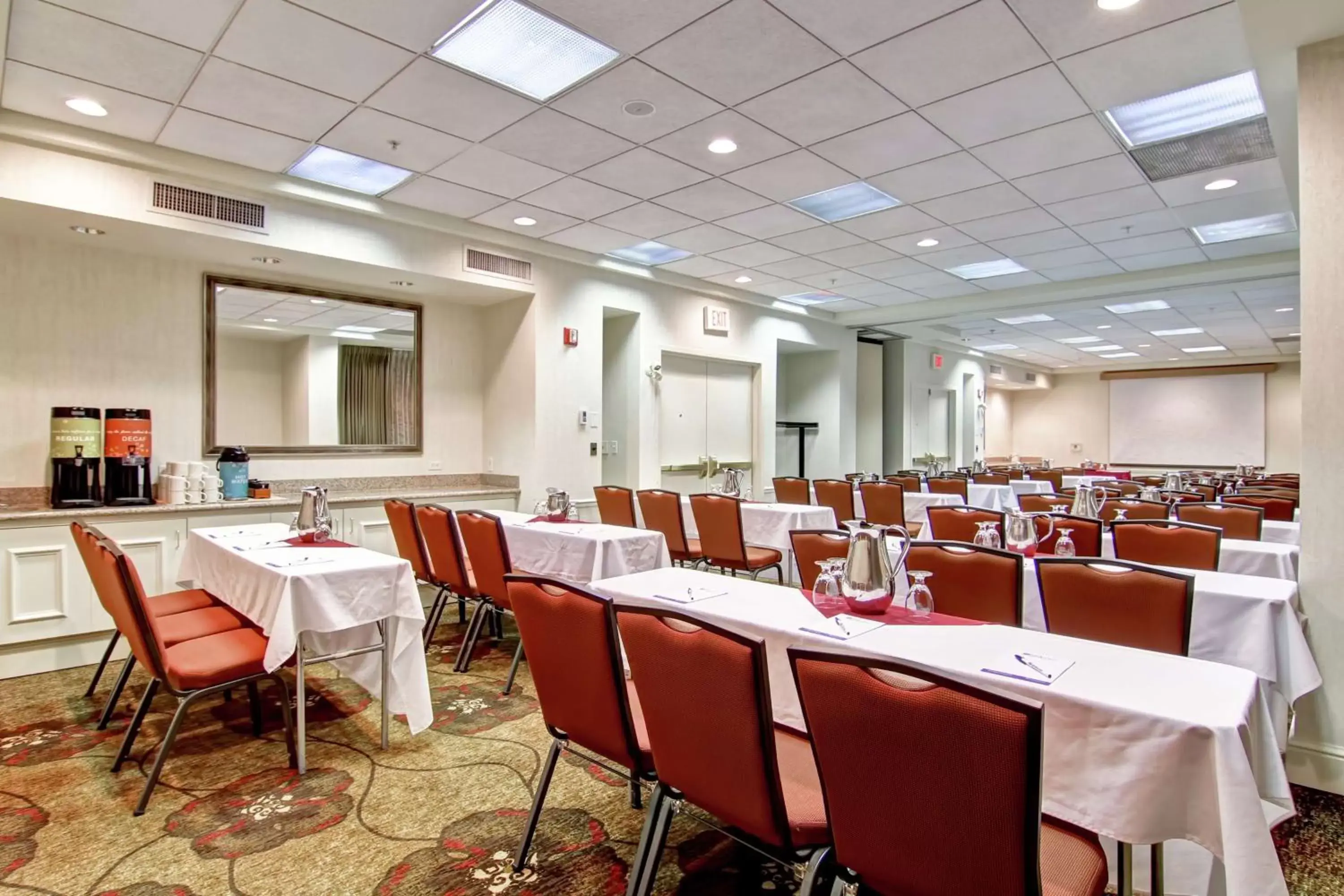 Meeting/conference room, Restaurant/Places to Eat in Hilton Garden Inn Calgary Airport