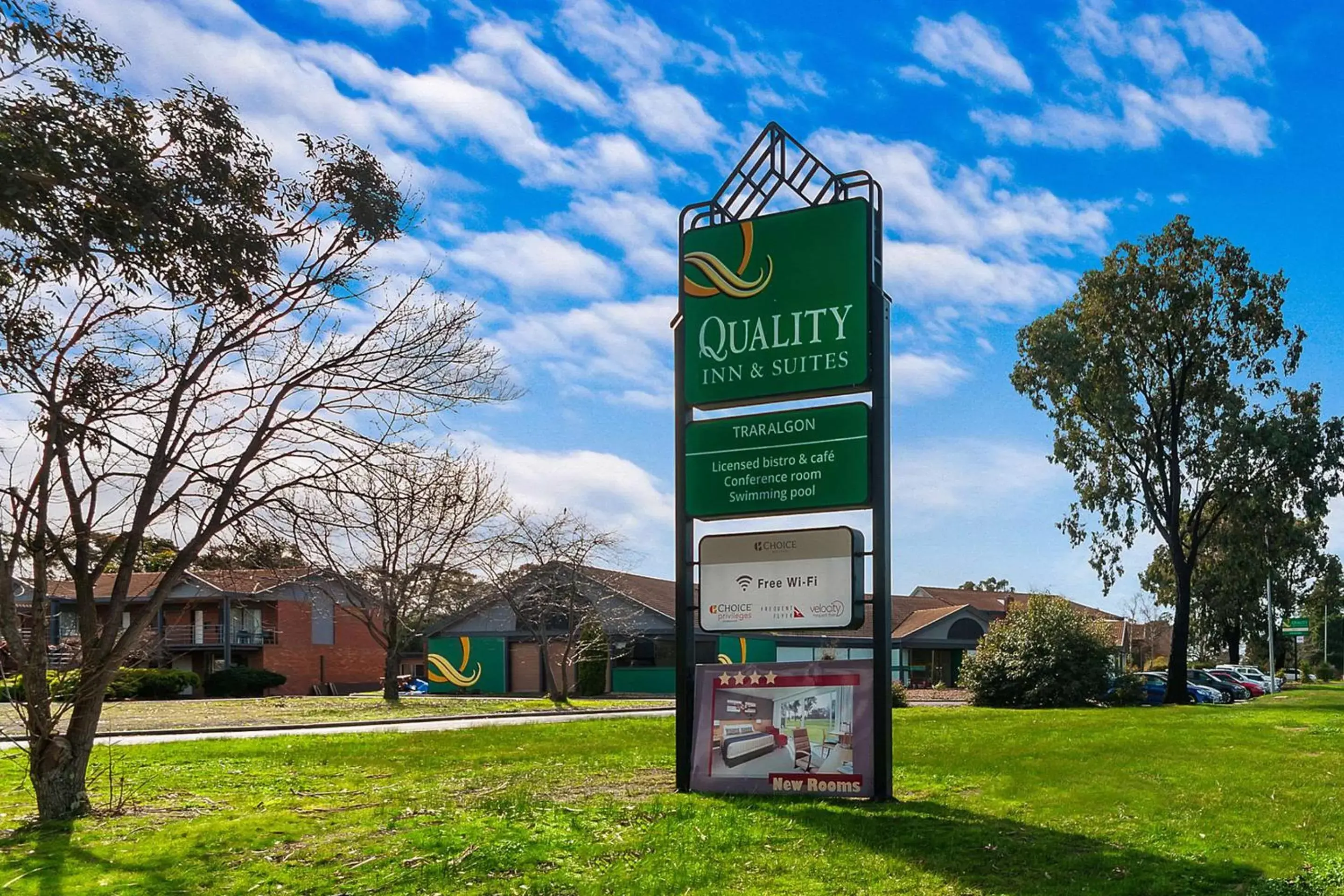 Property building, Garden in Quality Inn & Suites Traralgon