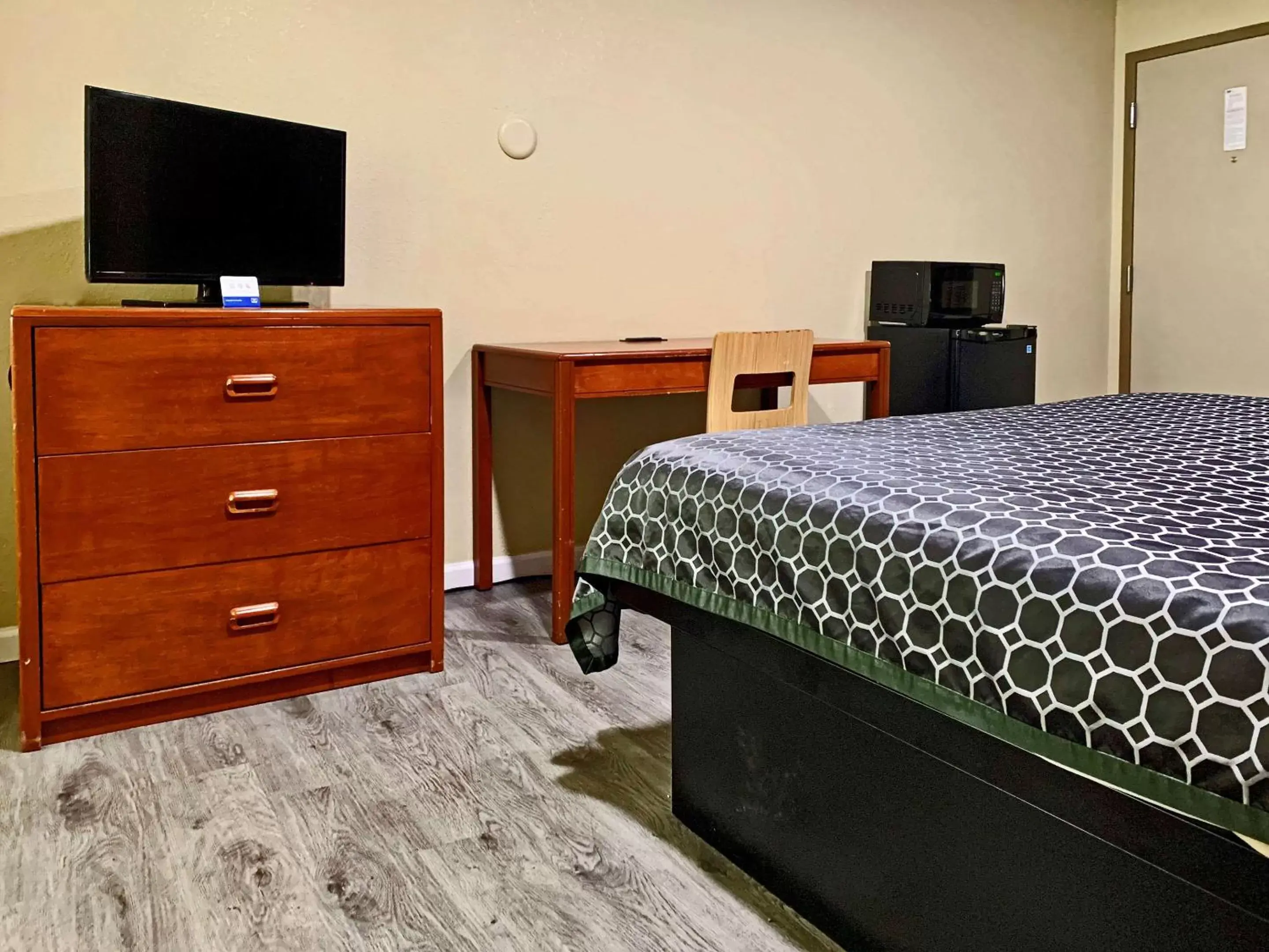 Bedroom, Bed in Rodeway Inn Sacramento-University Area