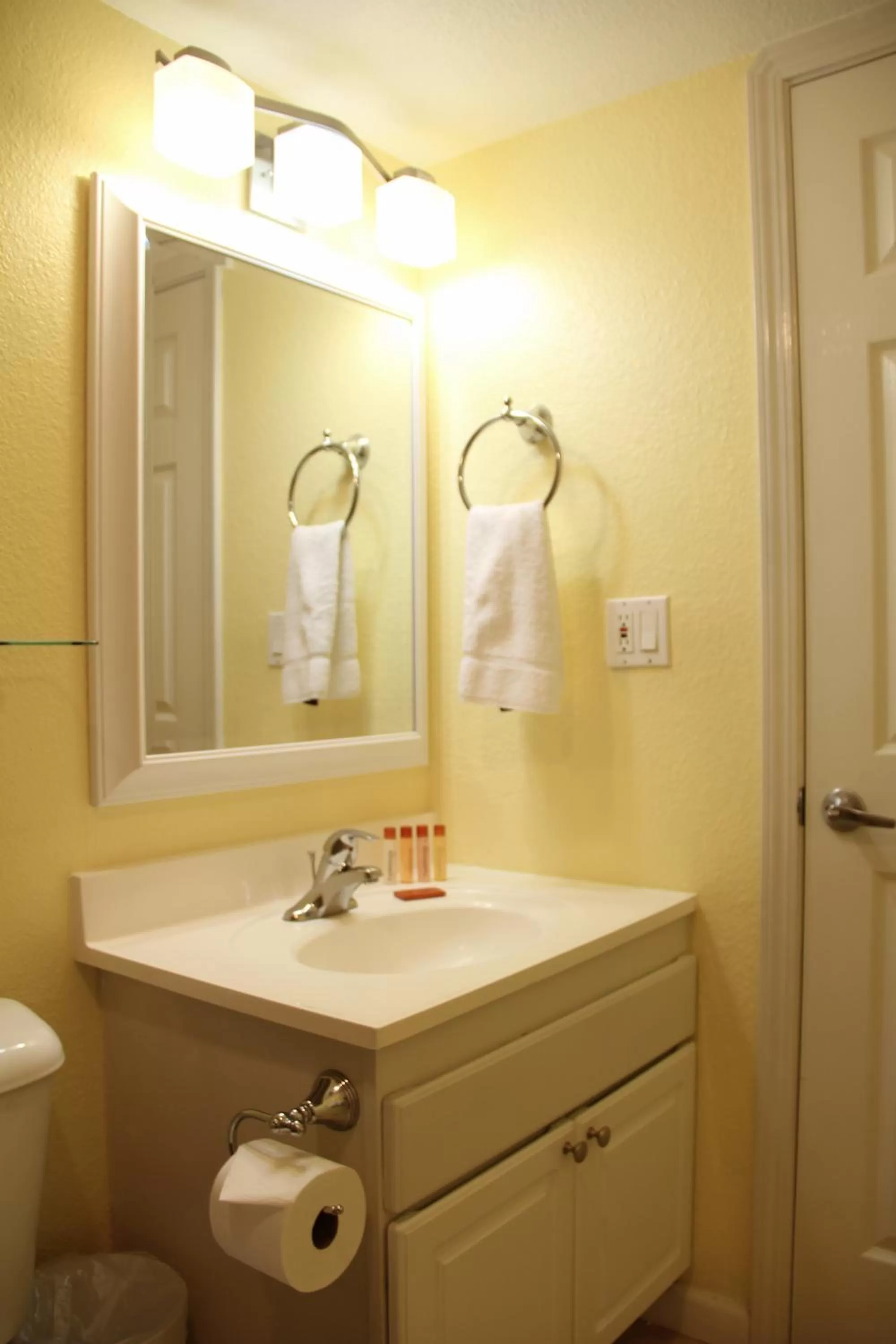 Shower in Kona Reef Resort by Latour Group