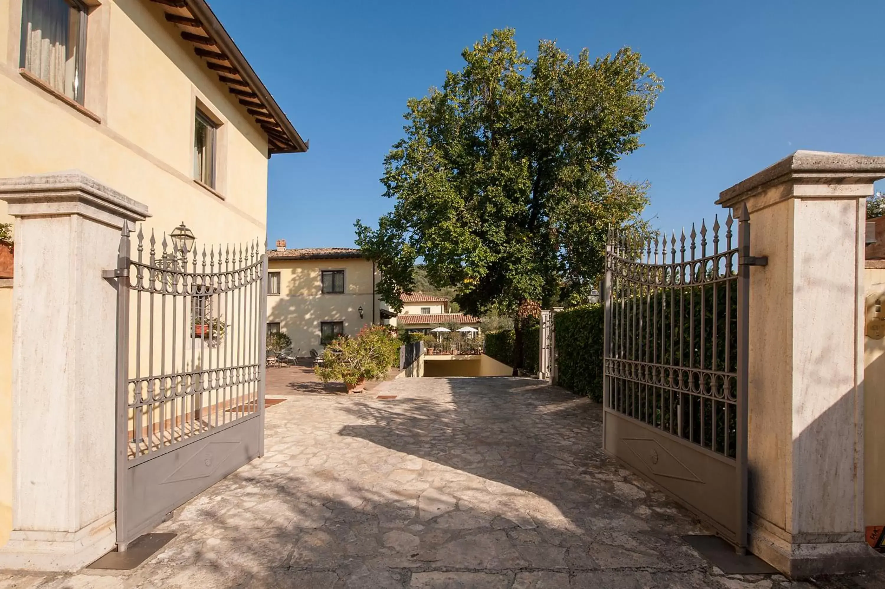 Facade/entrance in Relais dell'Olmo Facade/entrance in Relais dell'Olmo