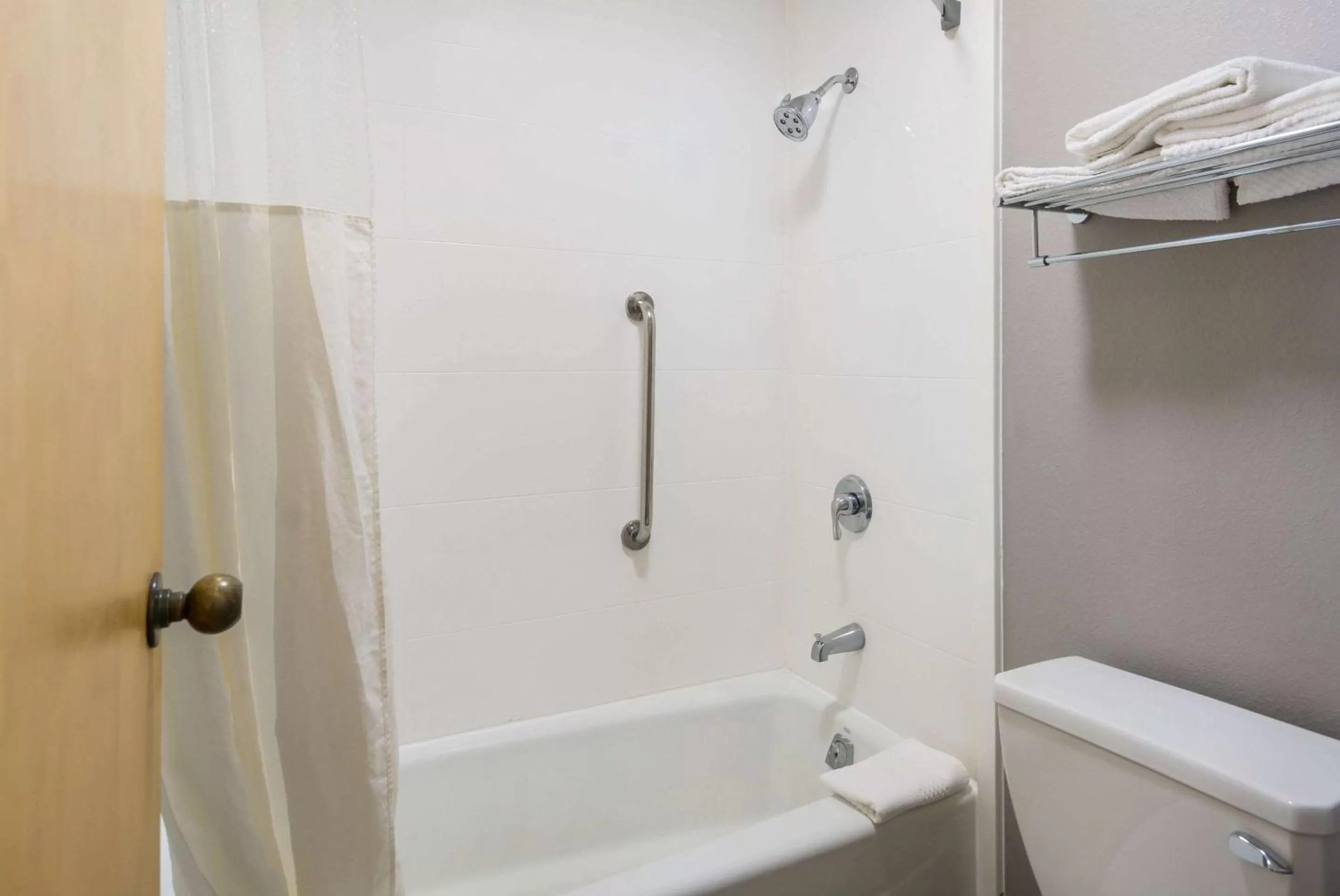 Bathroom in Quality Inn Emporia