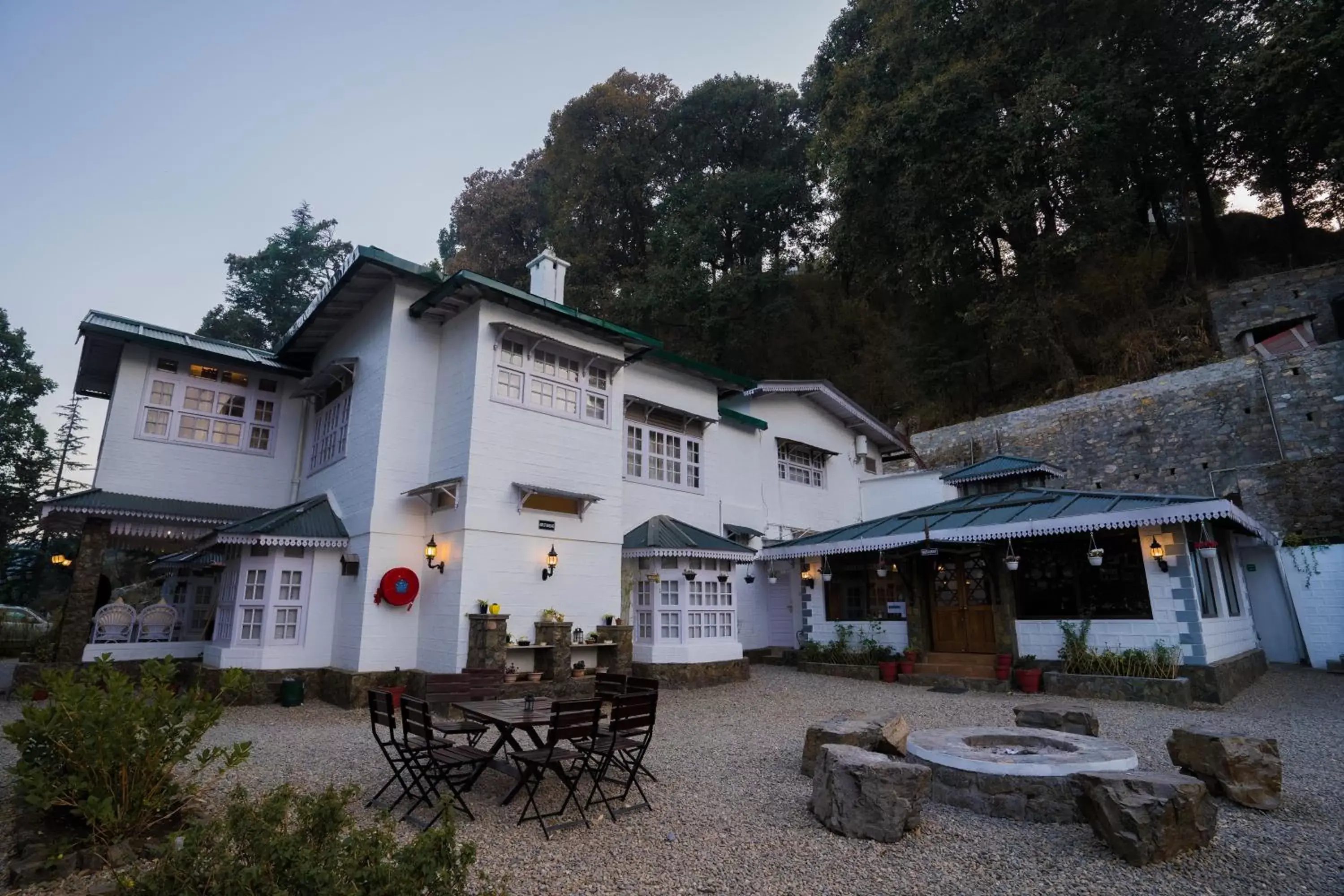 Property building in Bhikampur Lodge By Howard Property building in Bhikampur Lodge By Howard