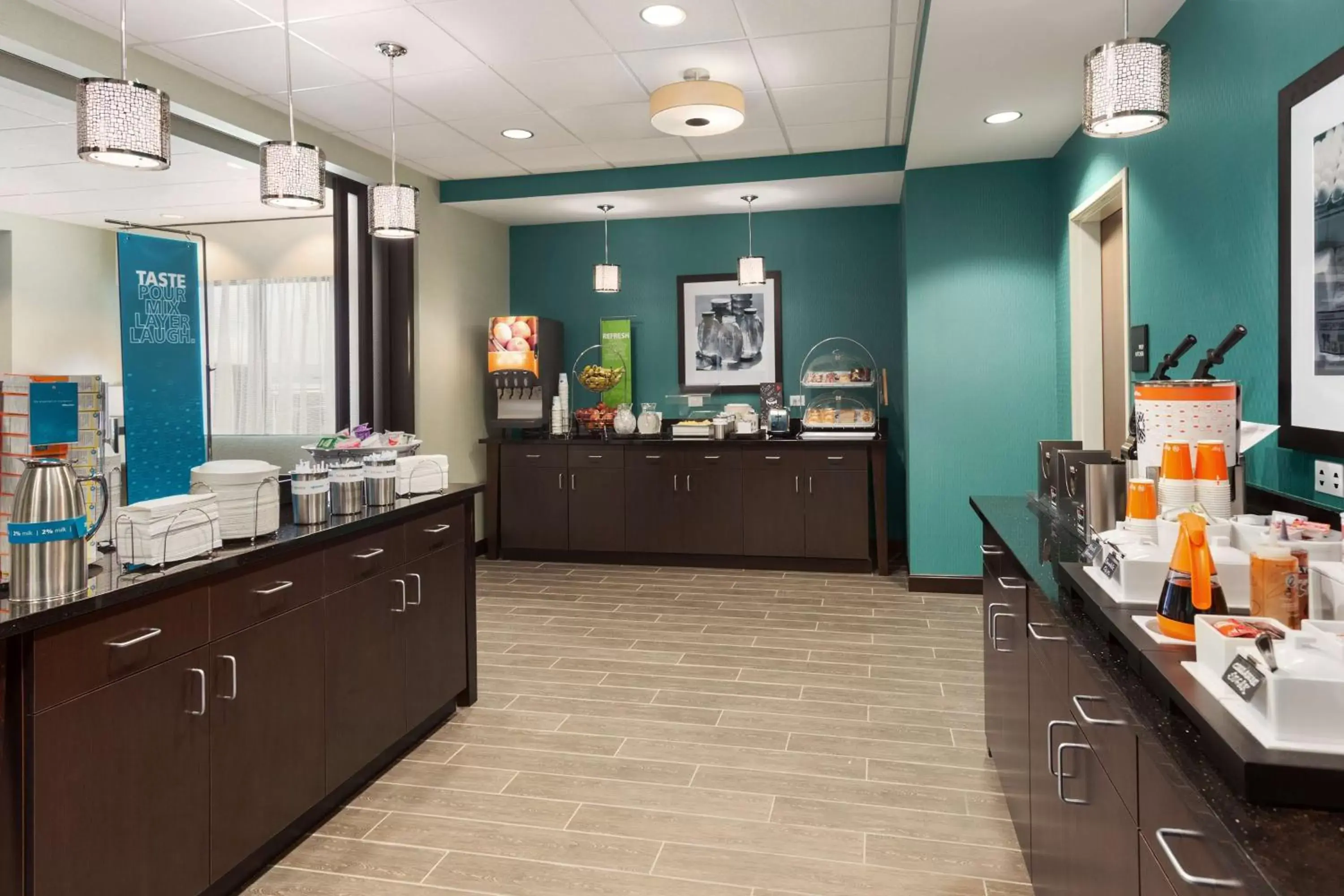 Dining area, Restaurant/Places to Eat in Hampton Inn Fairmont