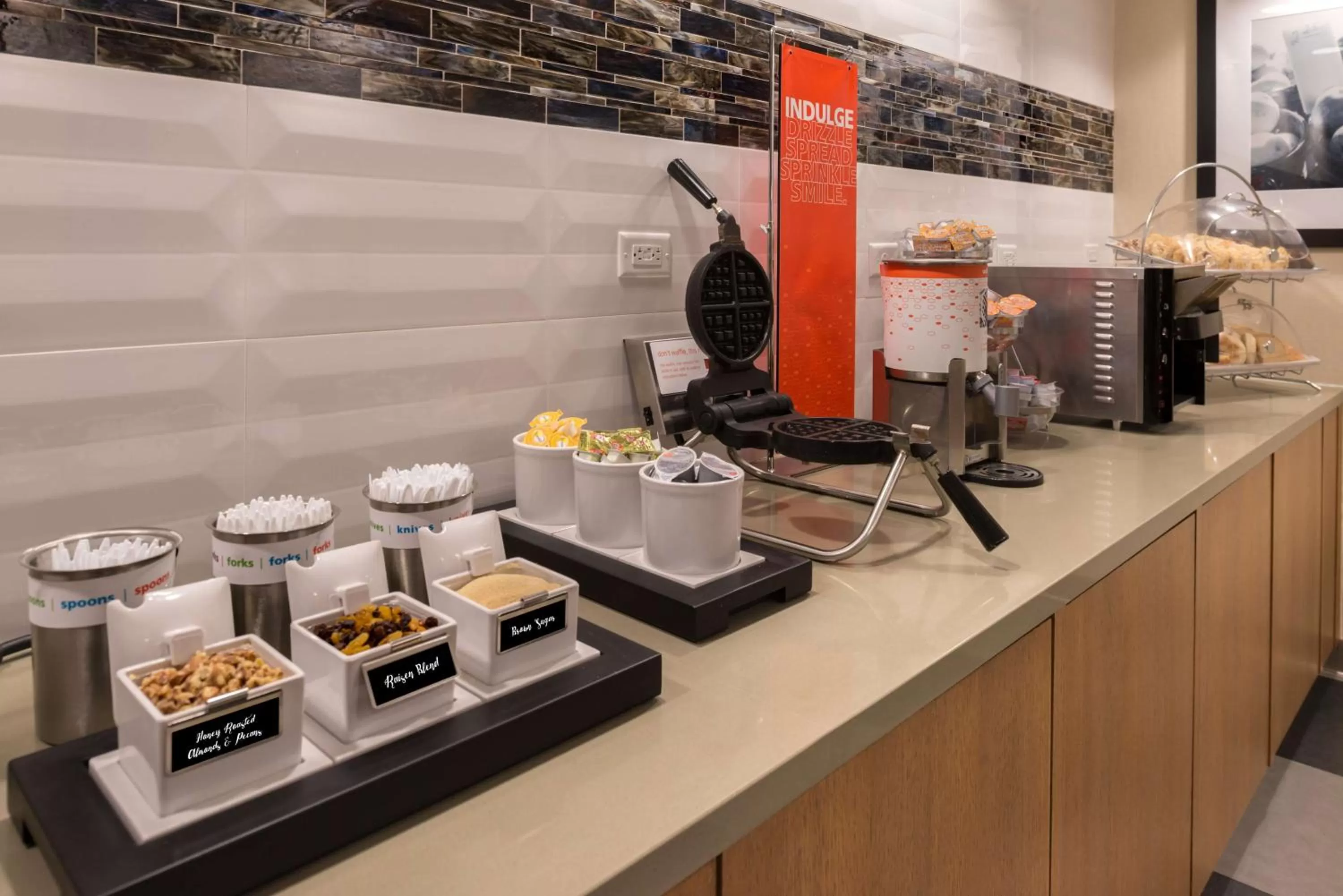 Breakfast in Hampton Inn San Francisco Downtown/Convention Center