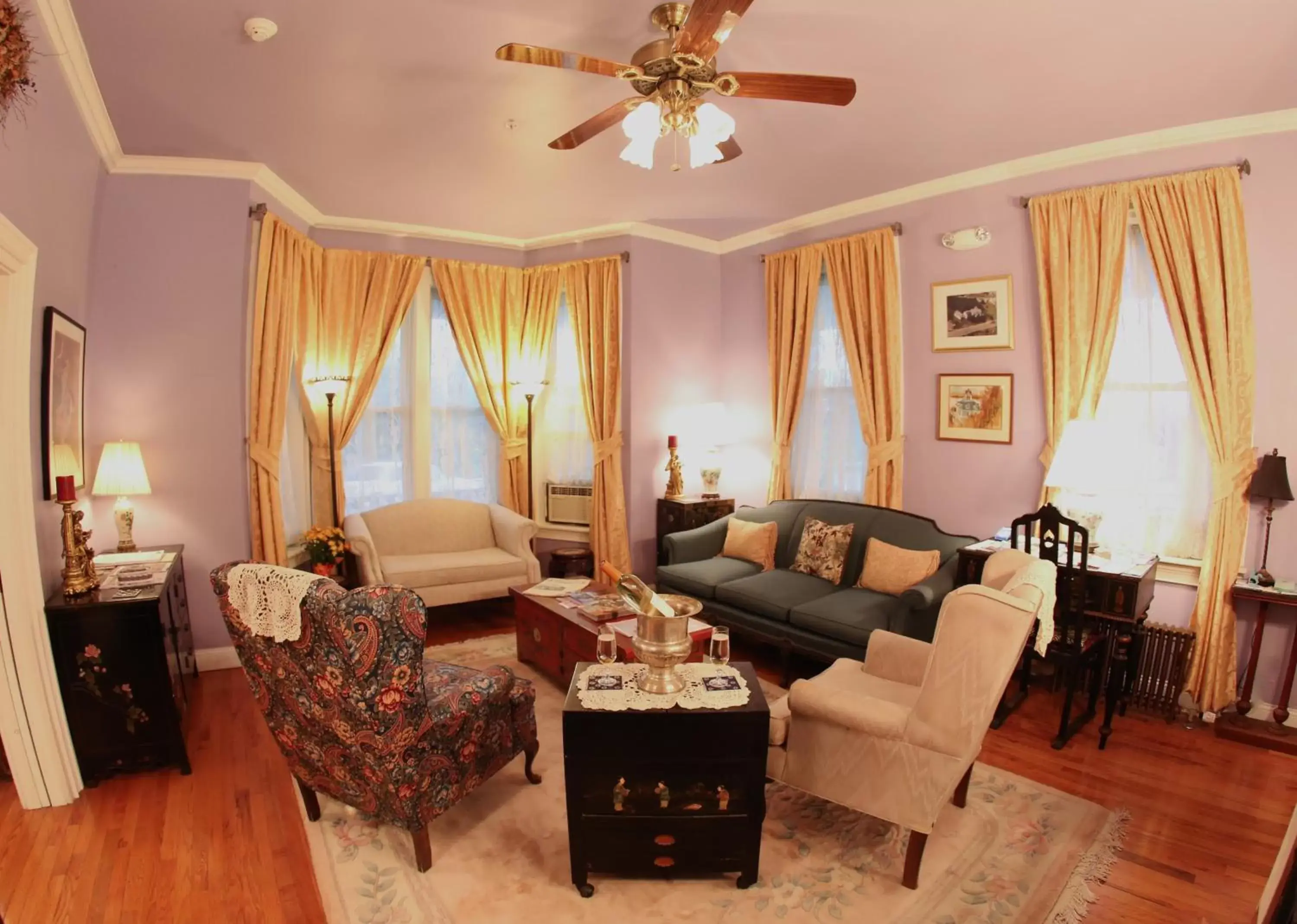 Lobby or reception, Seating Area in Center Harbor Sutton House B & B