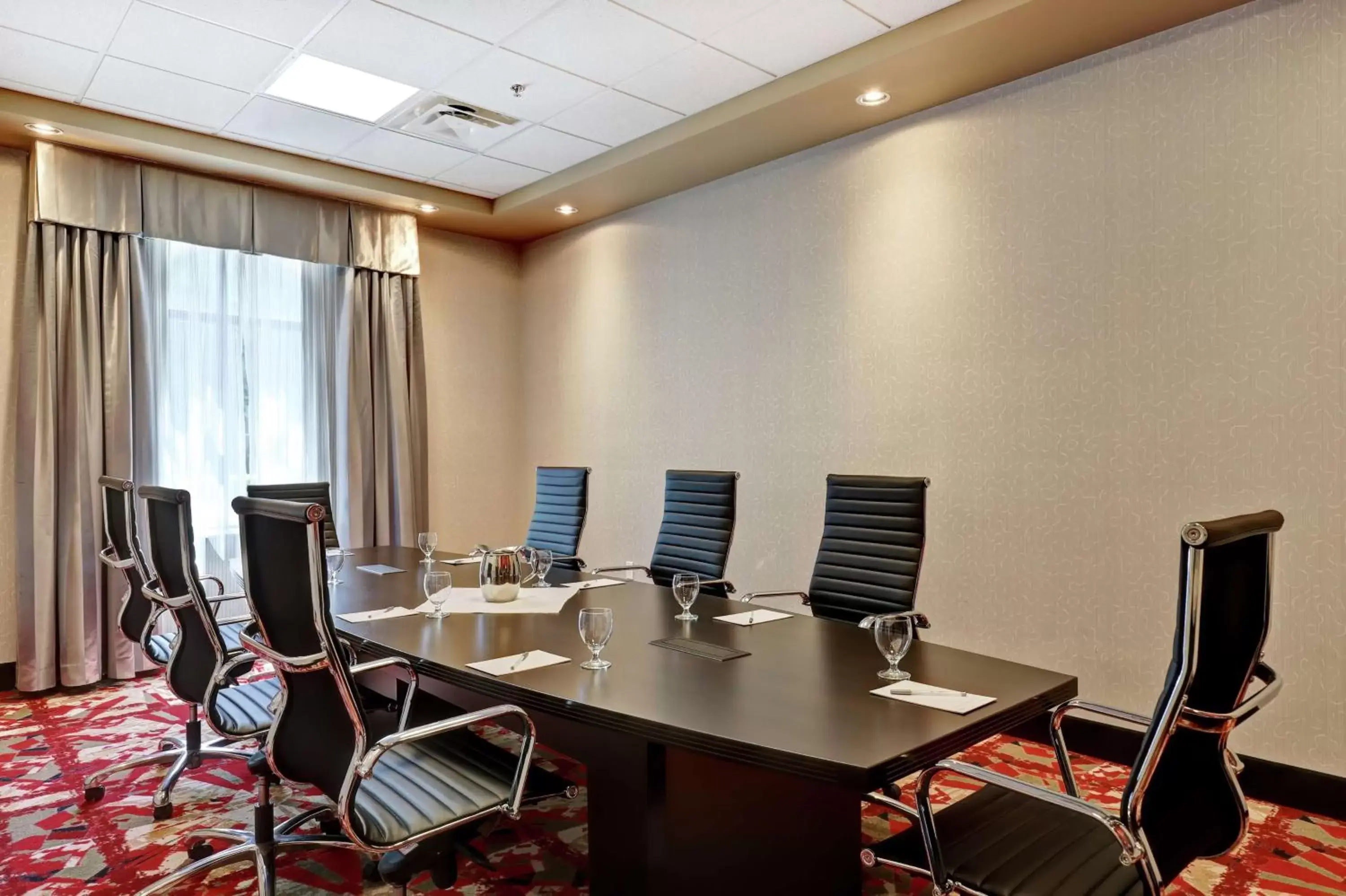 Meeting/conference room in Hampton Inn by Hilton Chilliwack