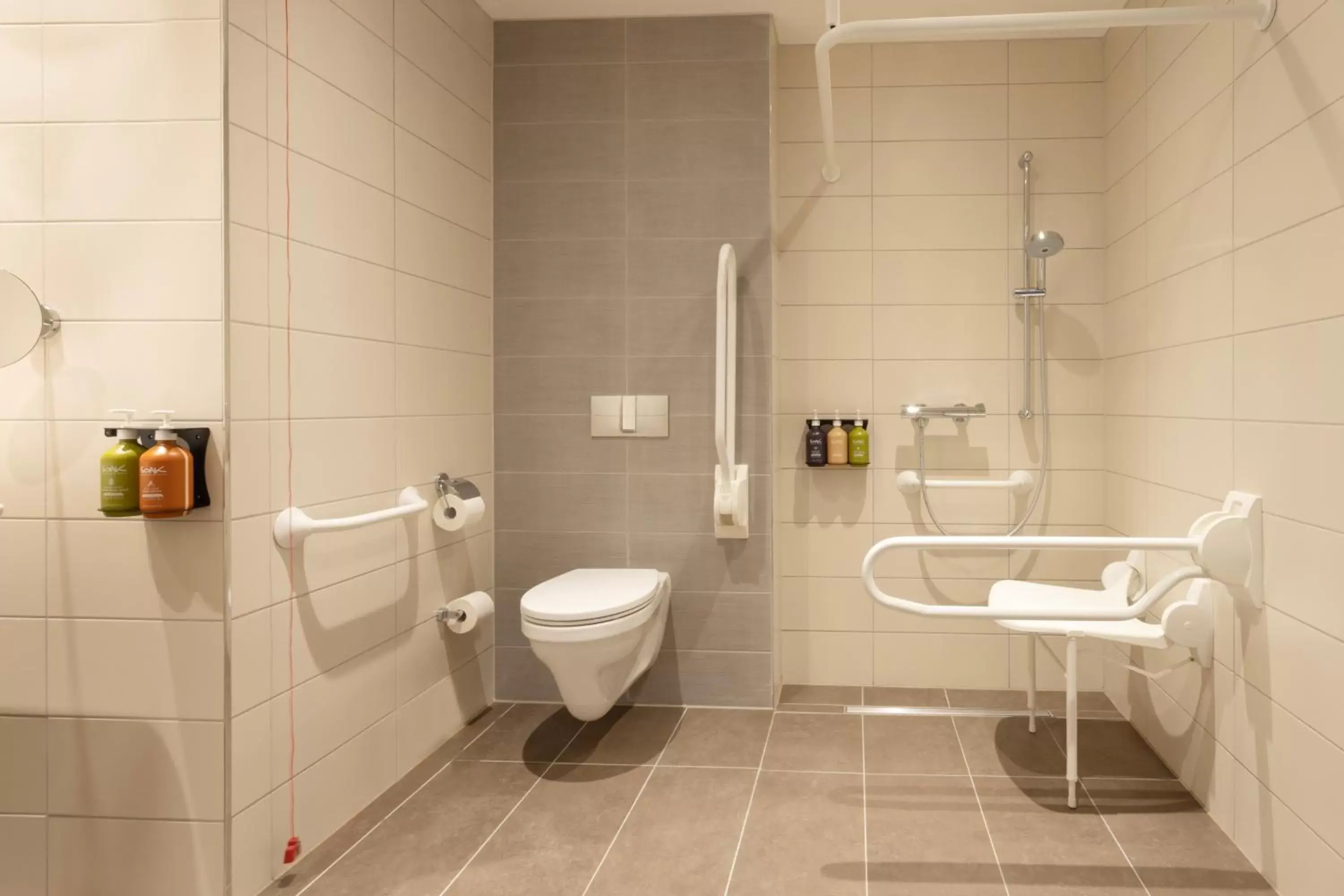 Bathroom in Holiday Inn - Eindhoven Airport, an IHG Hotel