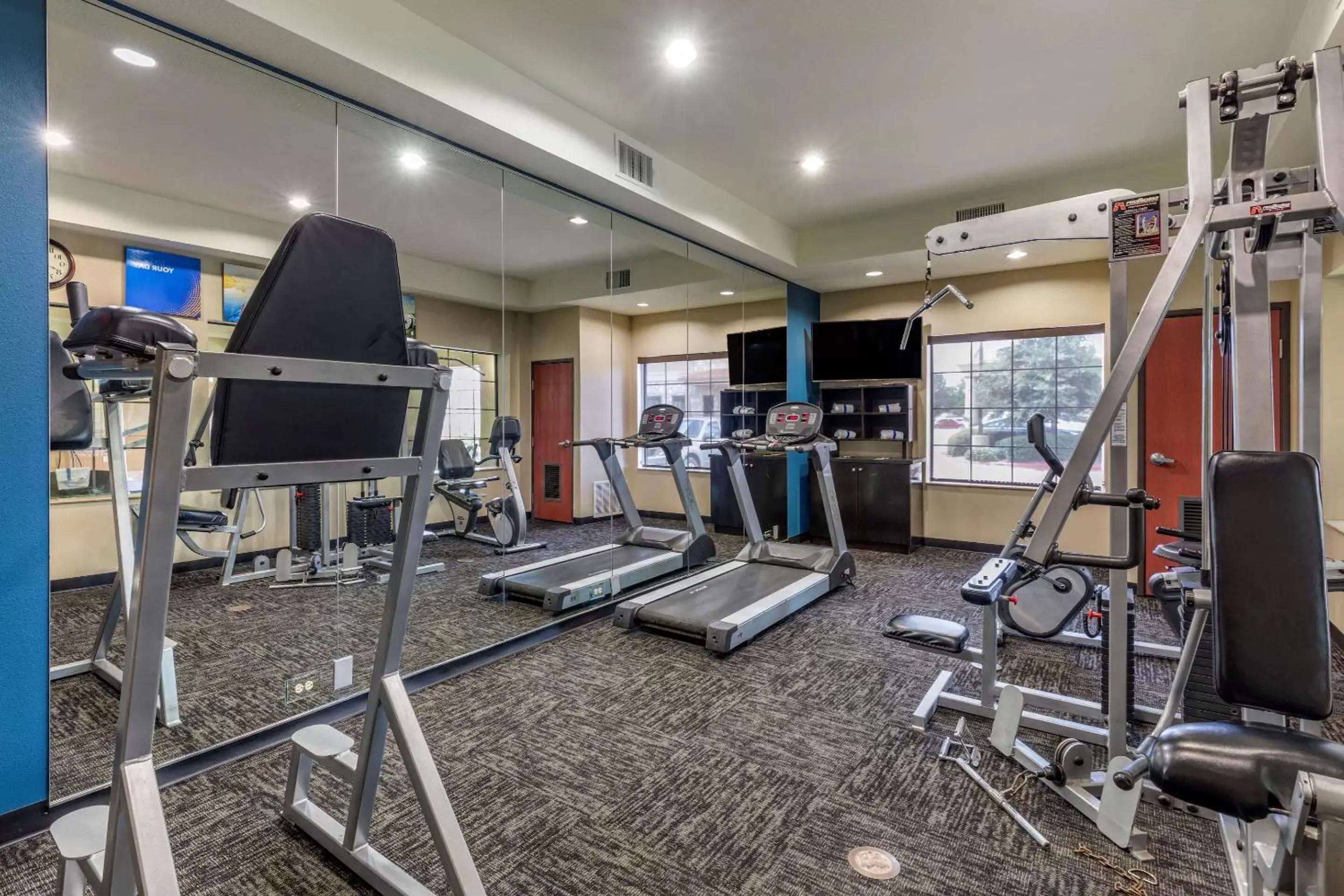 Fitness centre/facilities, Fitness Center/Facilities in Comfort Inn & Suites Paris