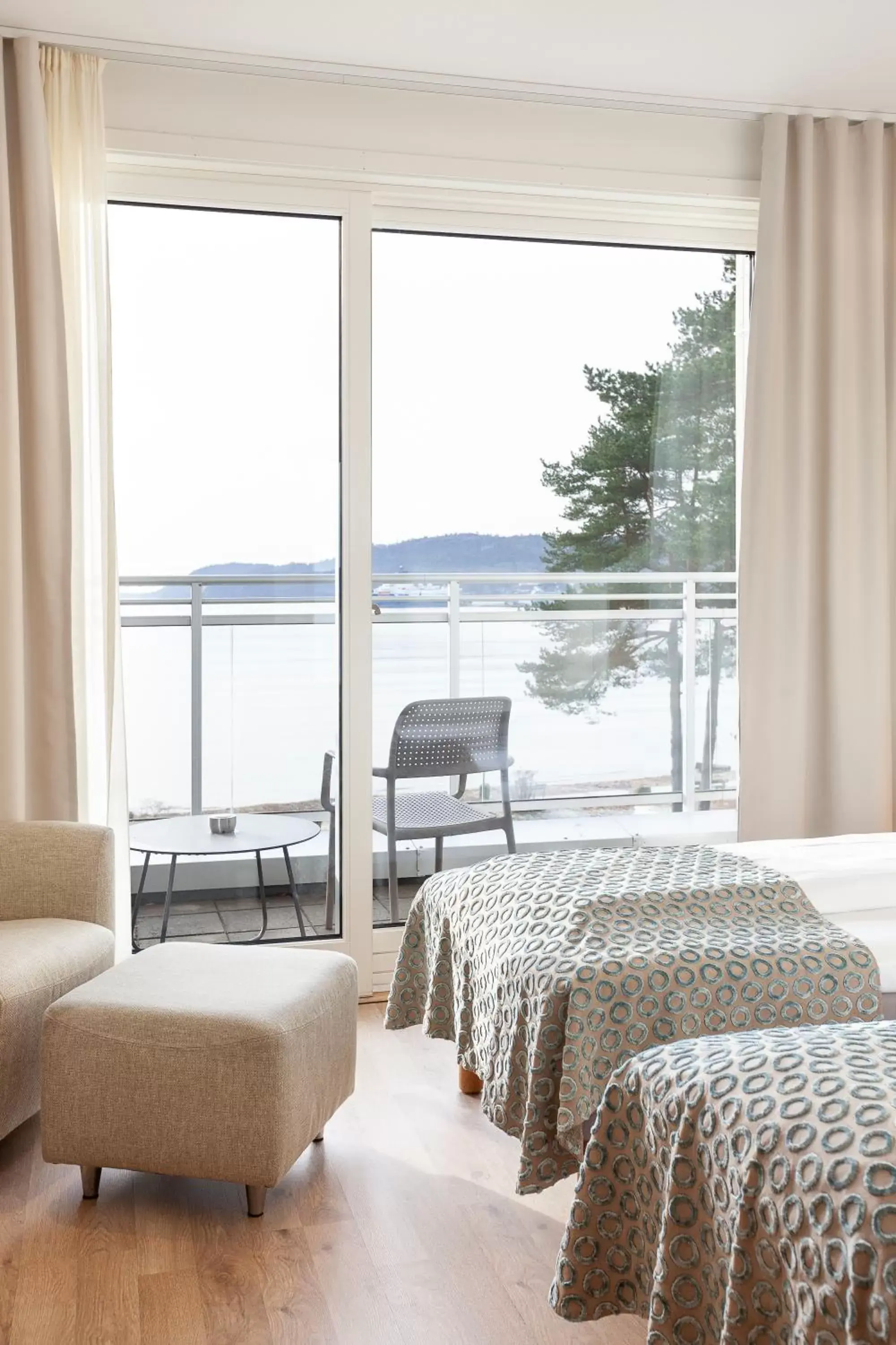Double Room with Balcony and Sea View in Rosfjord Strandhotel Double Room with Balcony and Sea View in Rosfjord Strandhotel