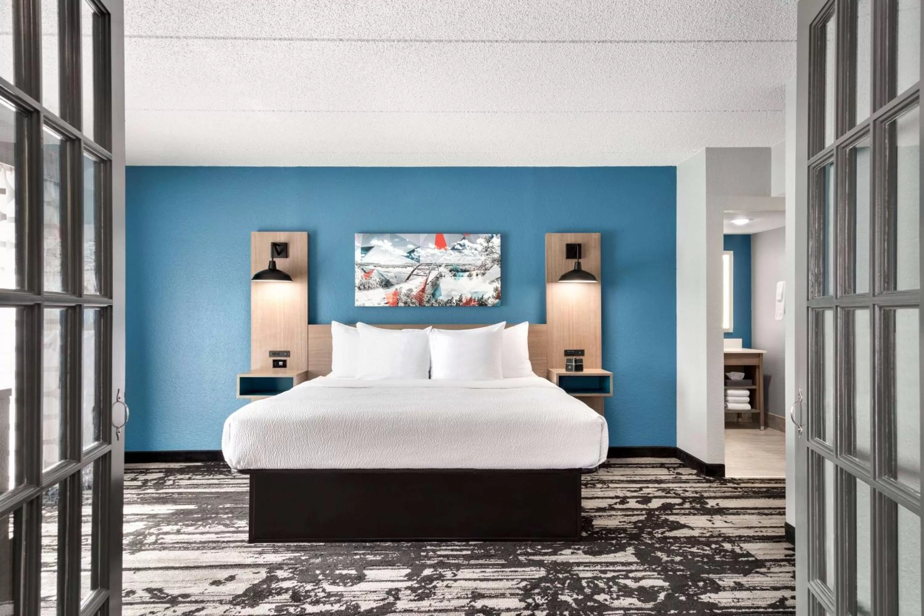 Bed in La Quinta Inn by Wyndham Temple