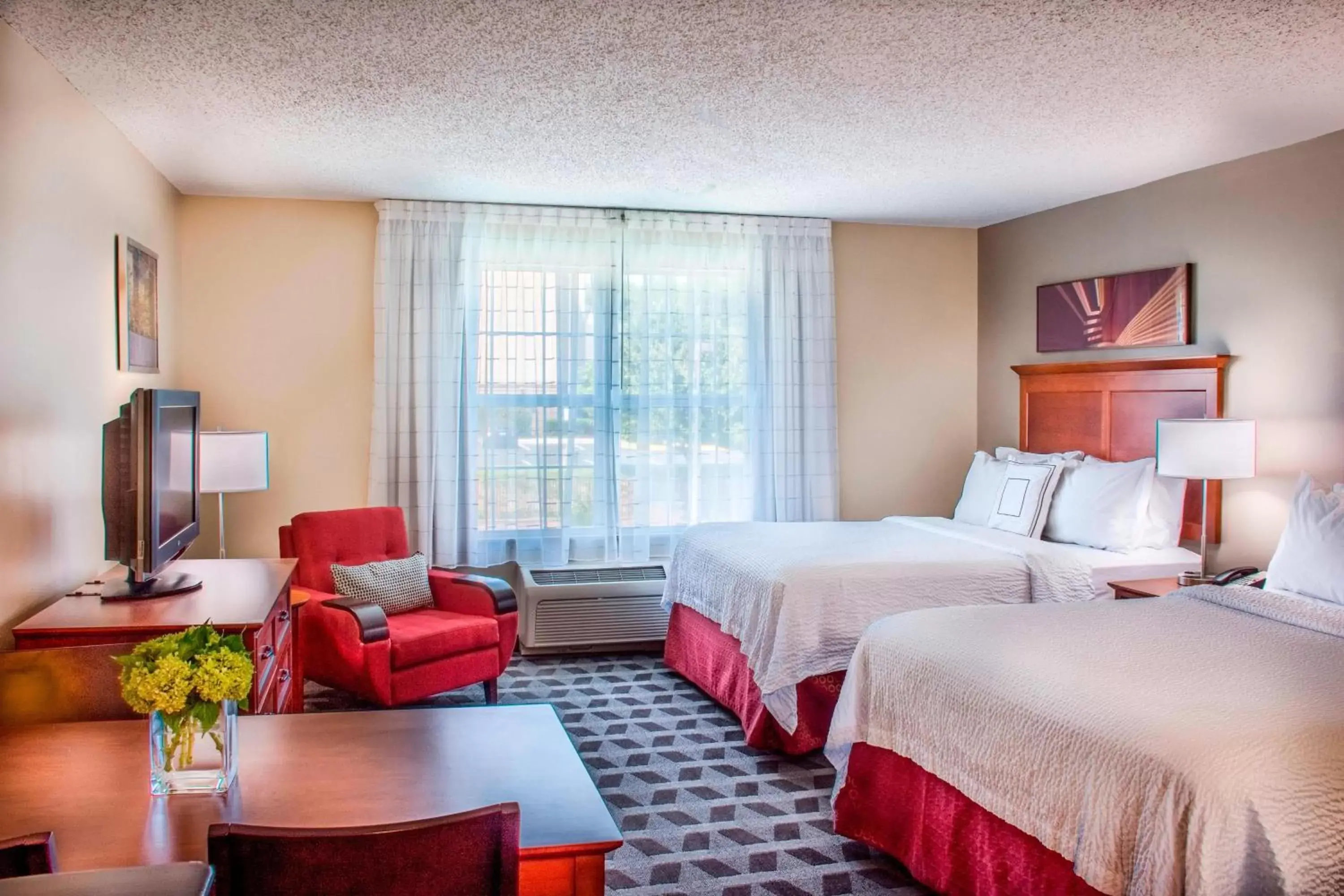 Bedroom in TownePlace Suites by Marriott Baltimore BWI Airport