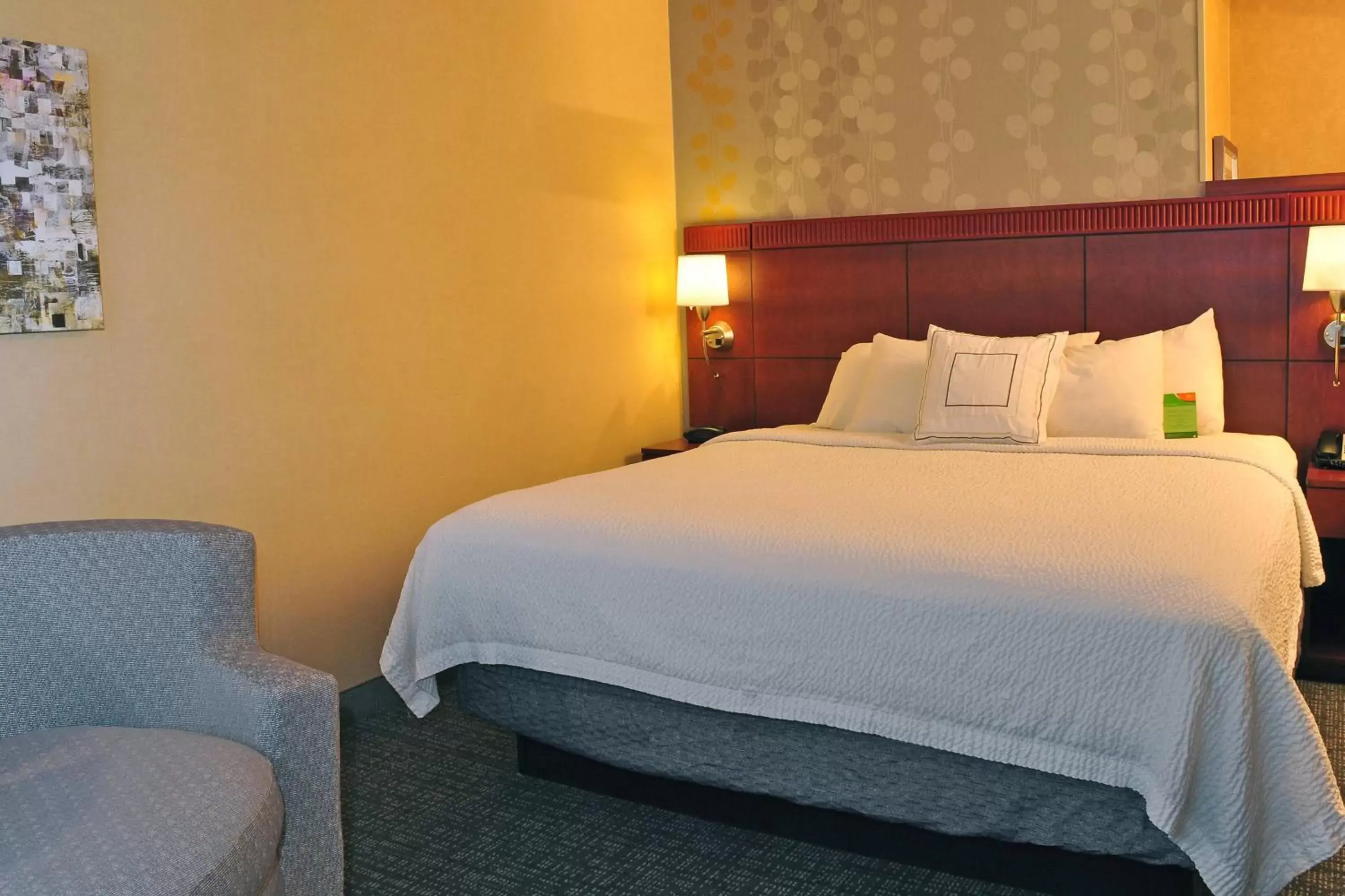 Photo of the whole room, Bed in Courtyard by Marriott Kingston