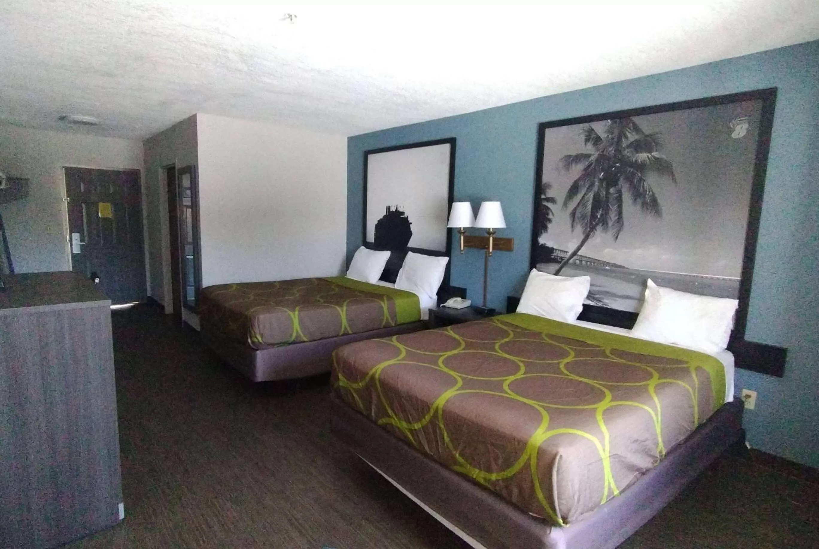 Photo of the whole room, Bed in Super 8 Motel by Wyndham near Fort Lauderdale Arpt
