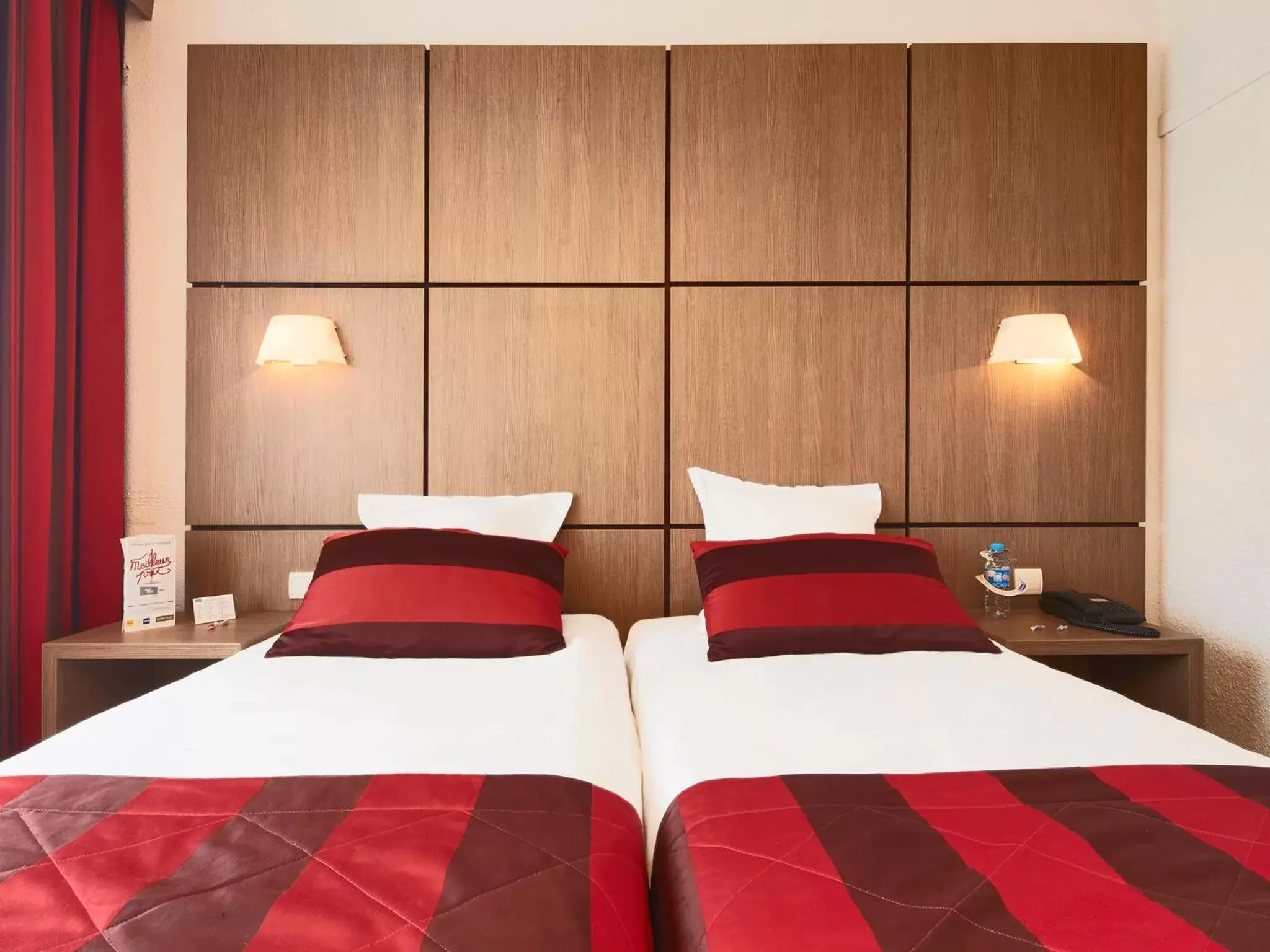 Photo of the whole room, Bed in Kyriad Grenoble Centre Photo of the whole room, Bed in Kyriad Grenoble Centre