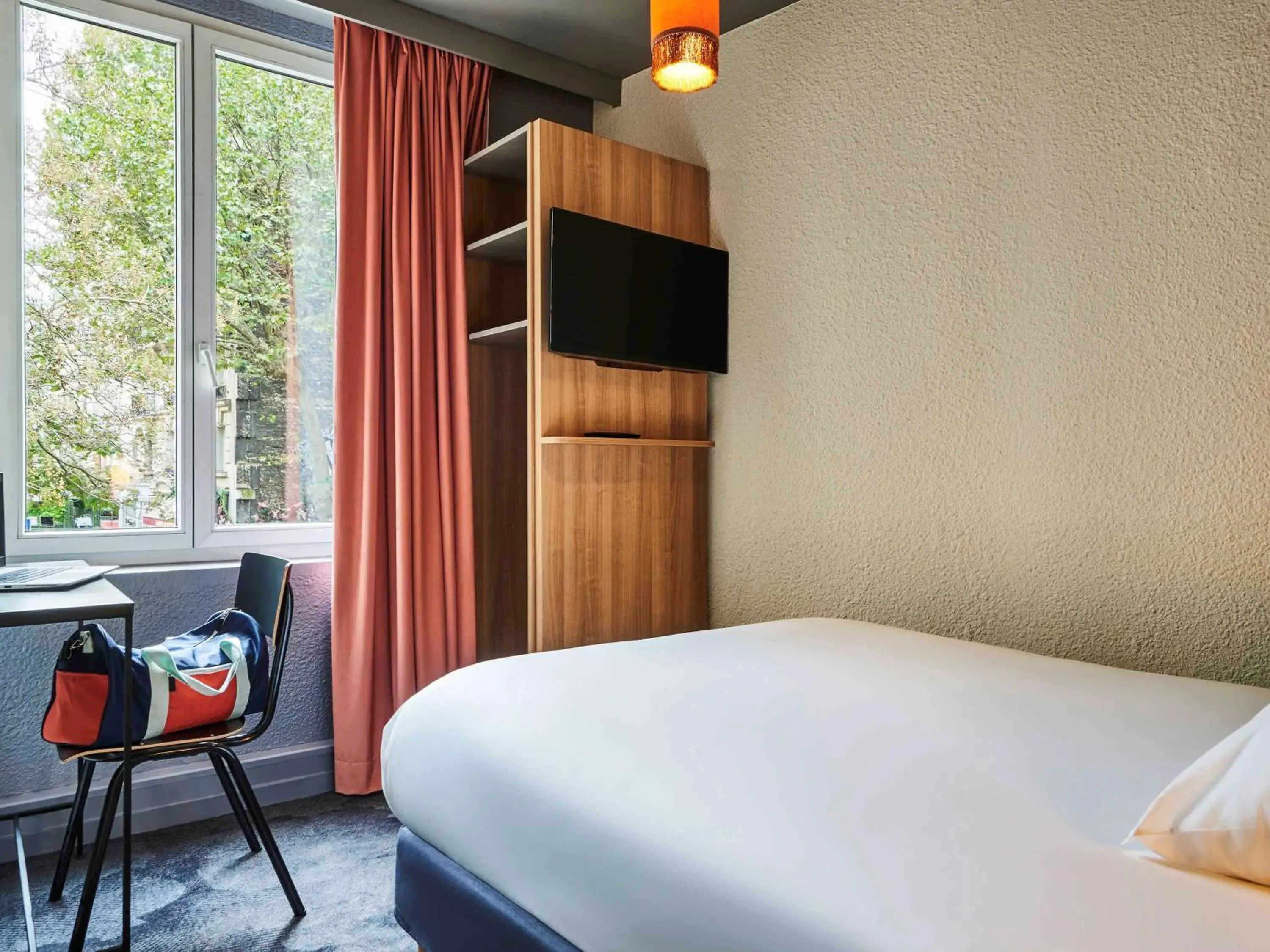 Photo of the whole room, Bed in ibis Styles Paris Alesia Montparnasse