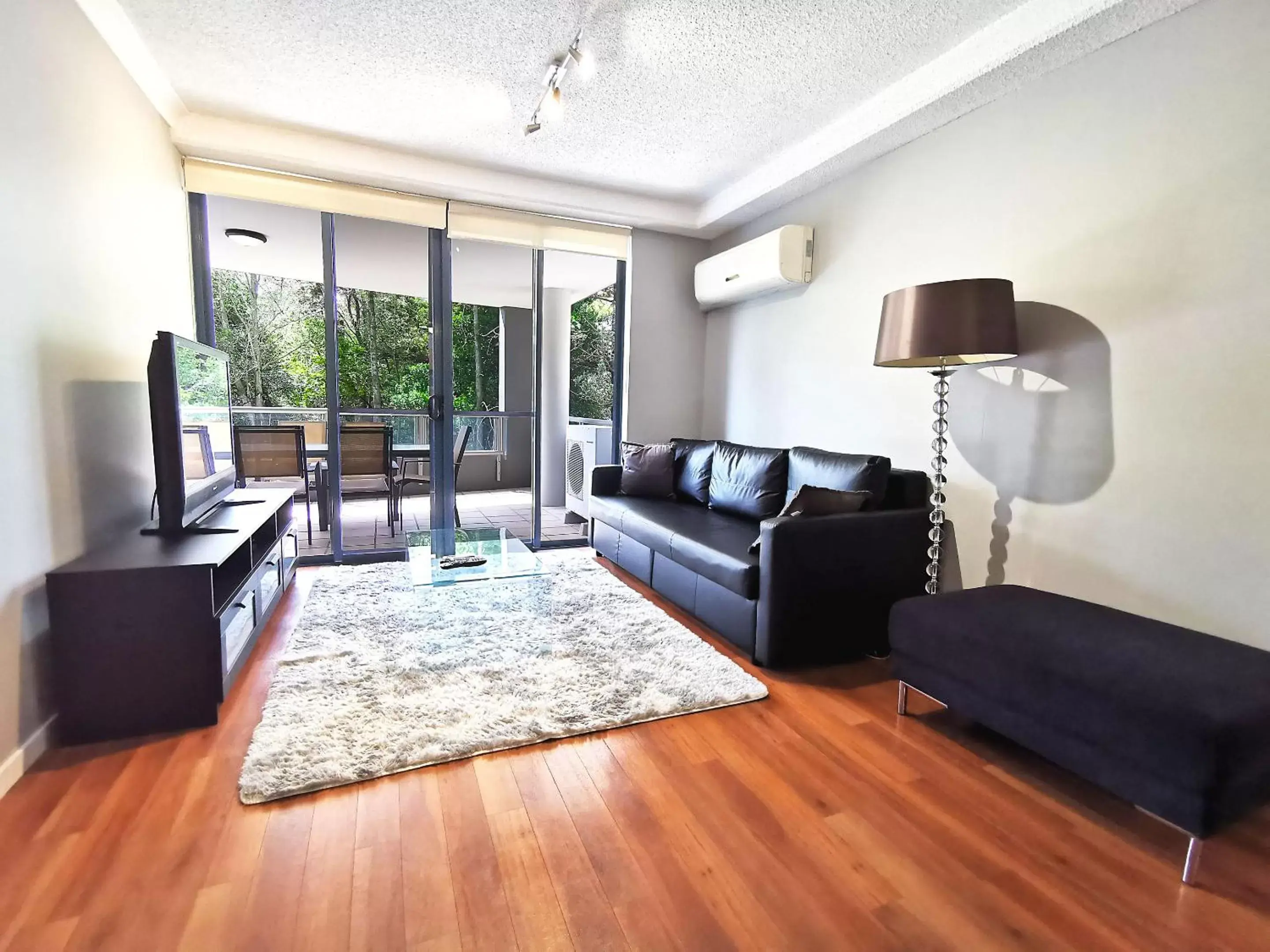 Living room, Seating Area in Inn on the Park Apartments