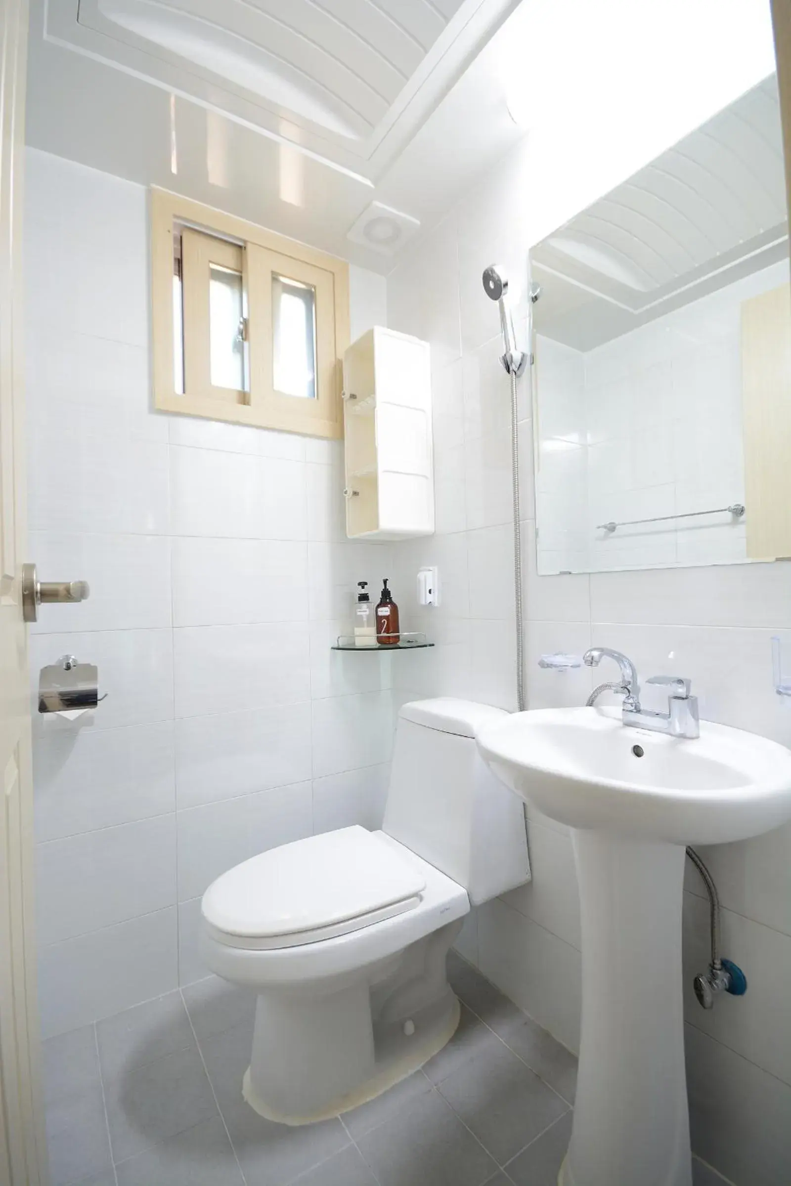 Shower, Bathroom in Sunnyhill Hostel Hongdae