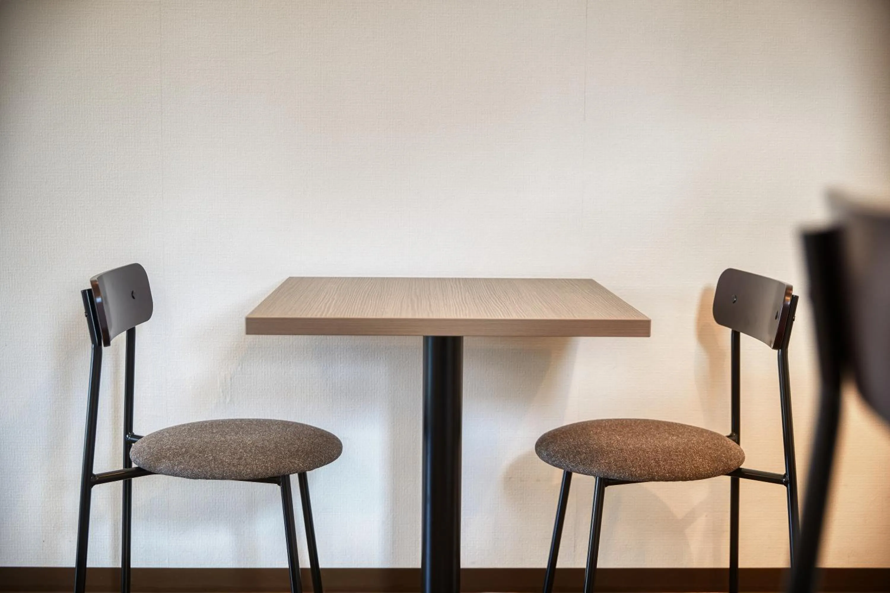 Photo of the whole room in New Normal Hotel in NAMINOUE ニューノーマルホテルイン波の上