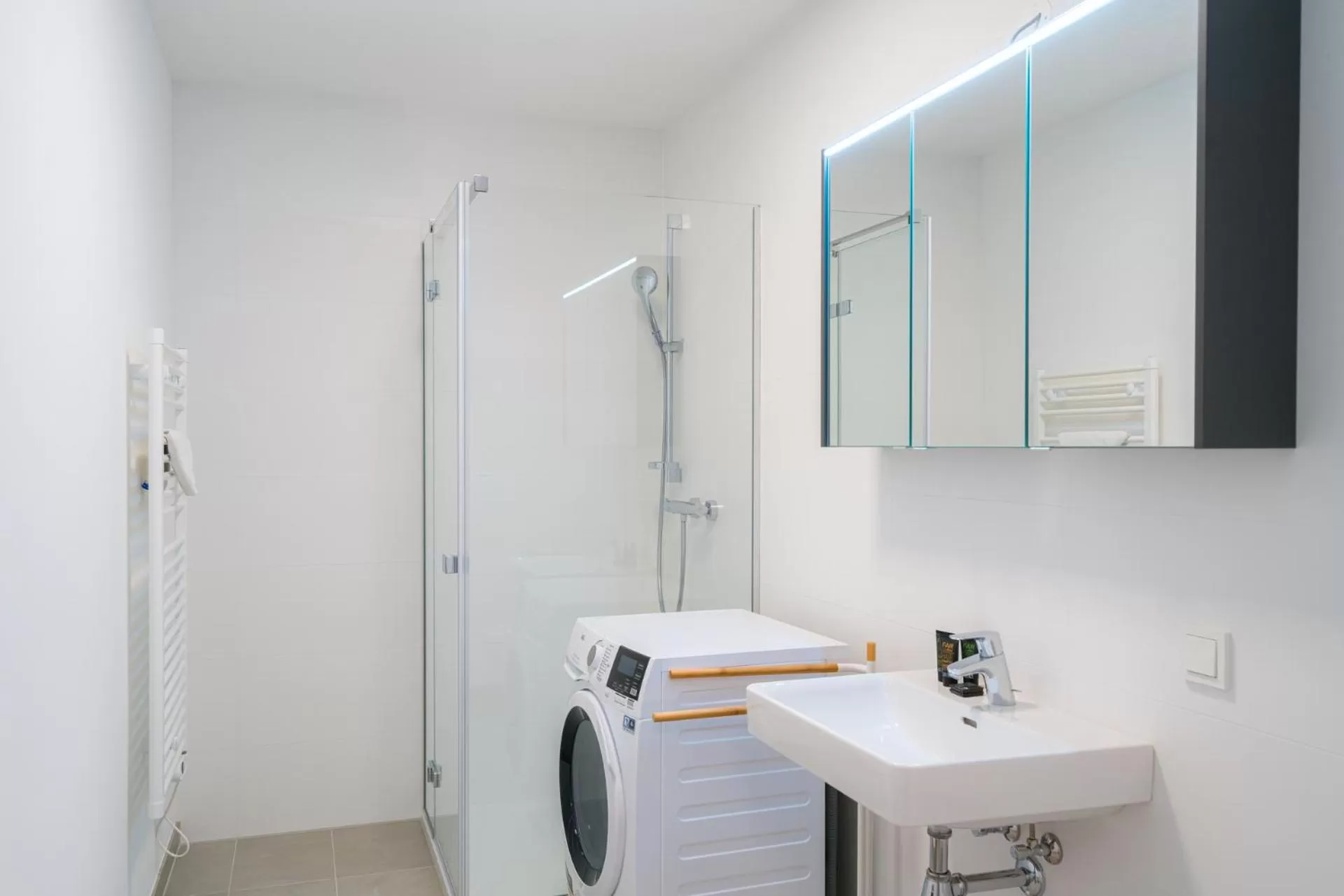 Bathroom in Vienna Residence, Marina Tower - Danube