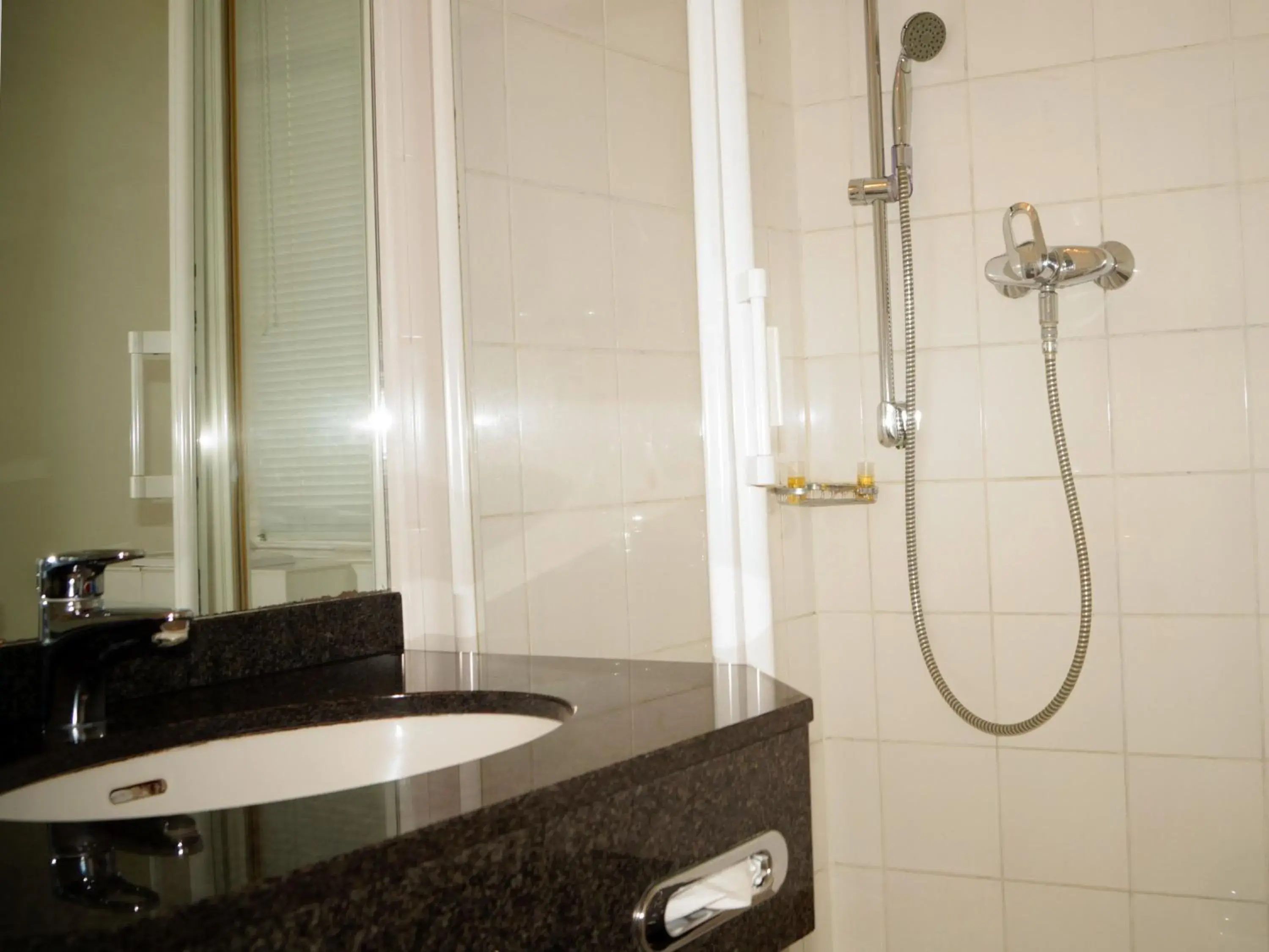 Bathroom in Entrée Groß Borstel Garni Hotel