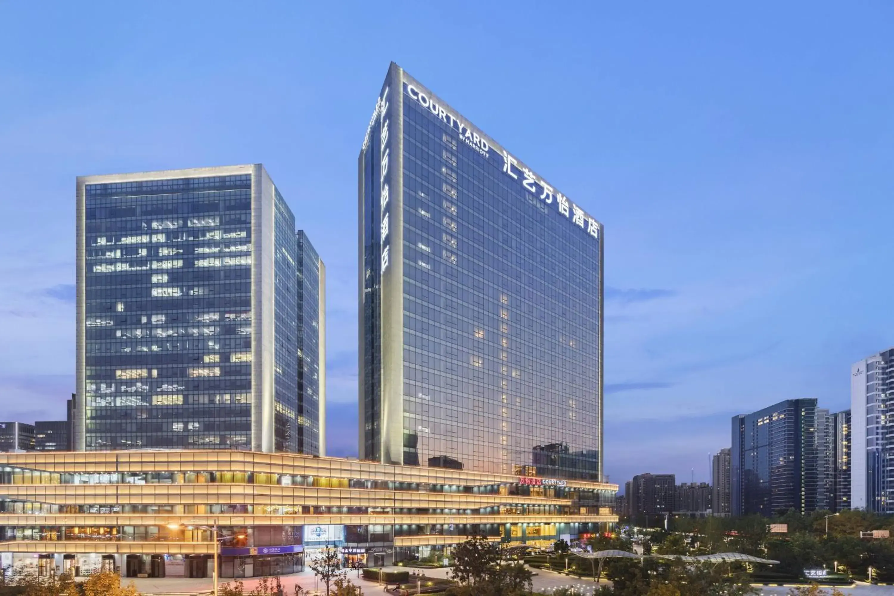 Property building in Courtyard by Marriott Zhengzhou East