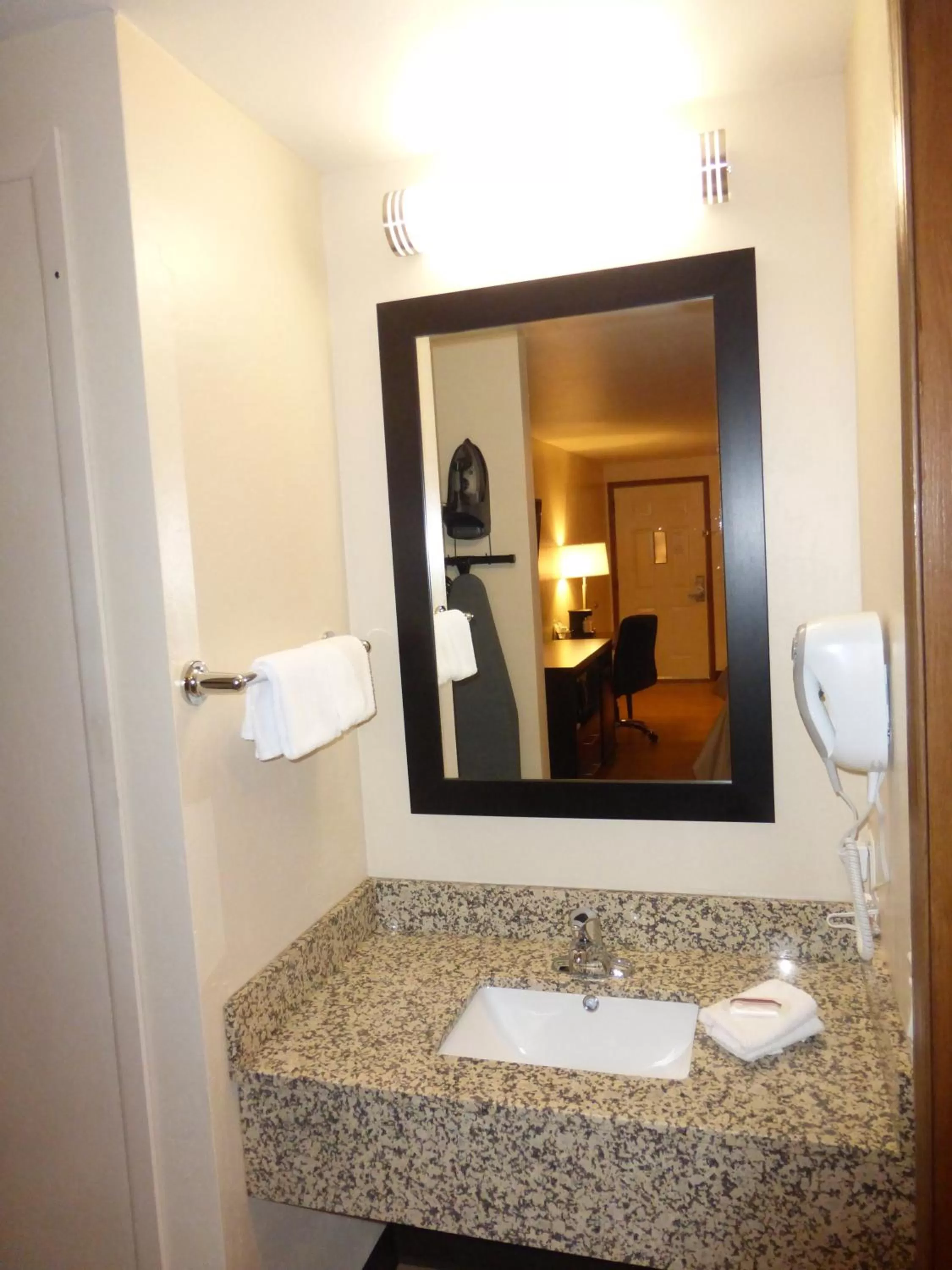 Bathroom in Red Roof Inn Grand Junction