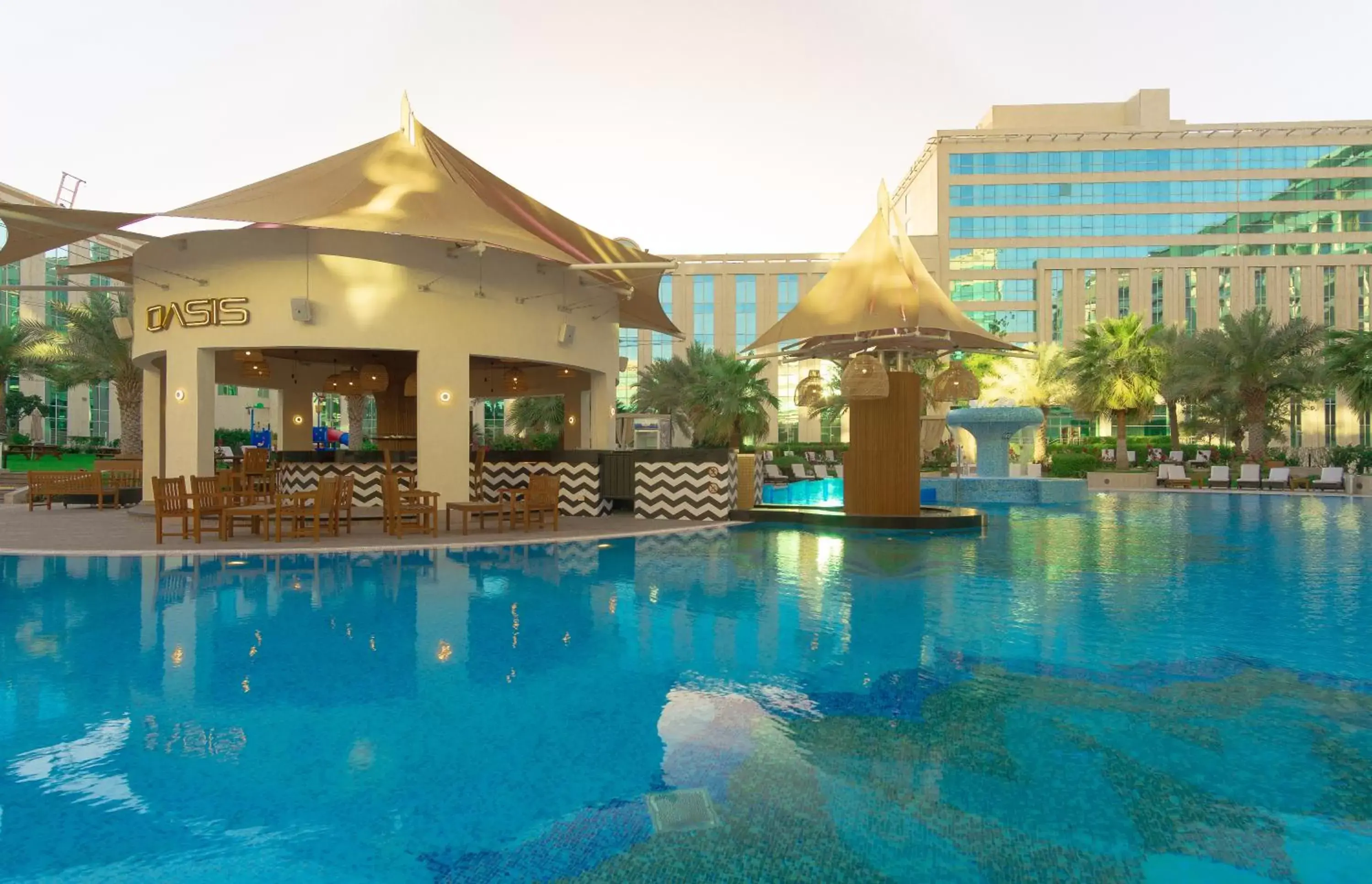 Swimming pool in Millennium Airport Hotel Dubai