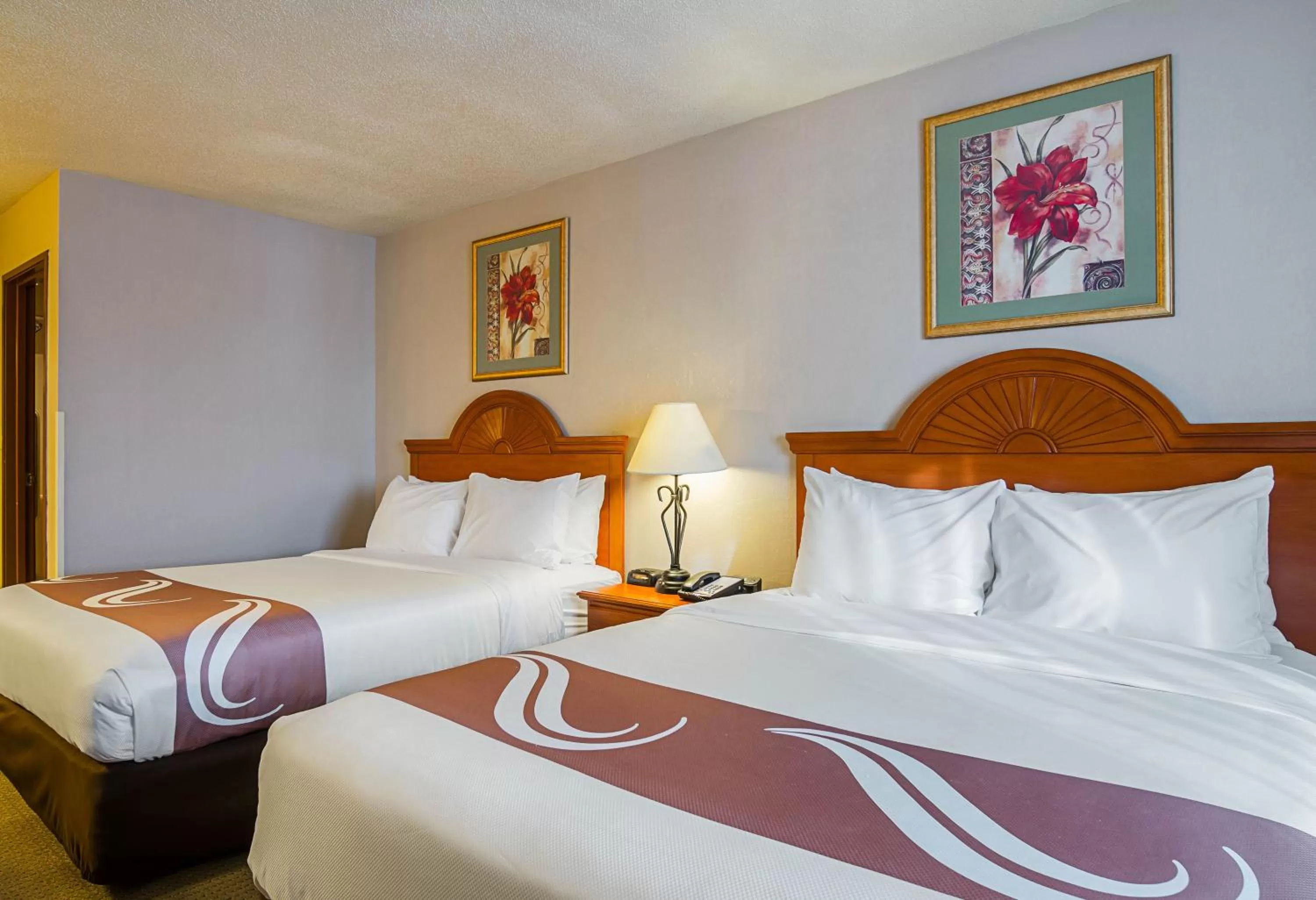 Bed in Quality Inn Sidney I-80