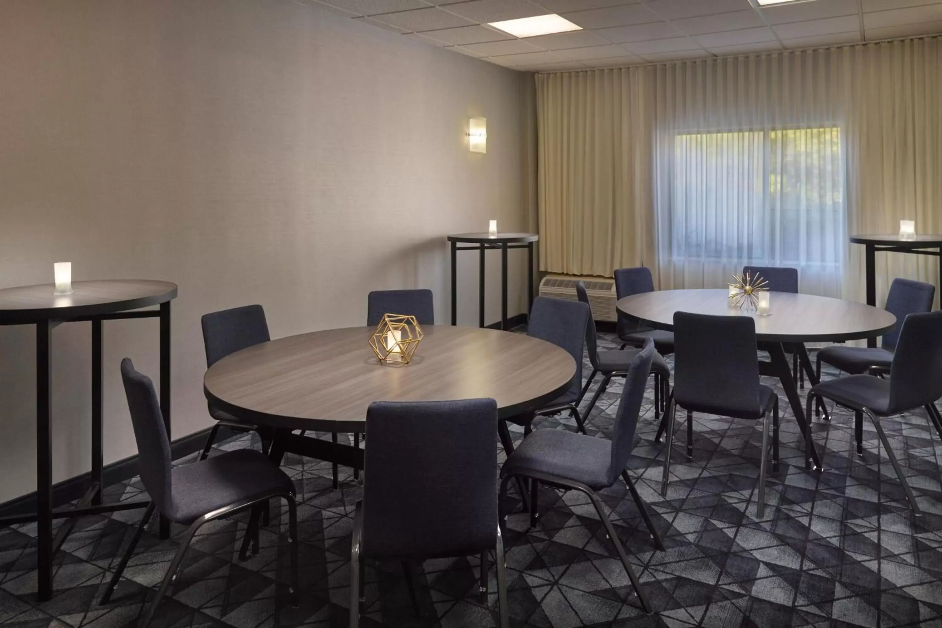 Meeting/conference room, Dining Area in Courtyard by Marriott Atlanta Alpharetta